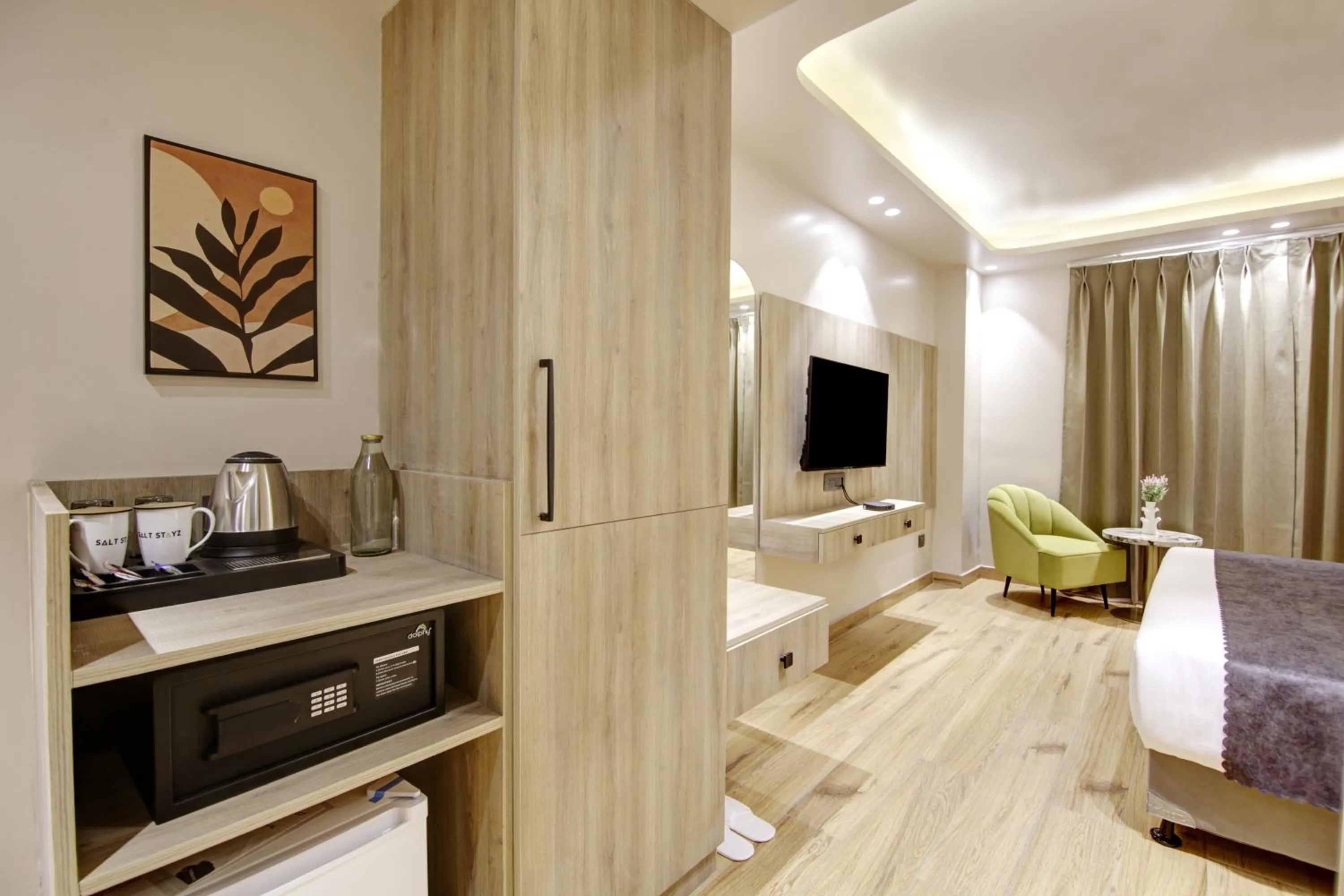 Bed in Saltstayz Premier - Near Golf Course Road & Sector 57