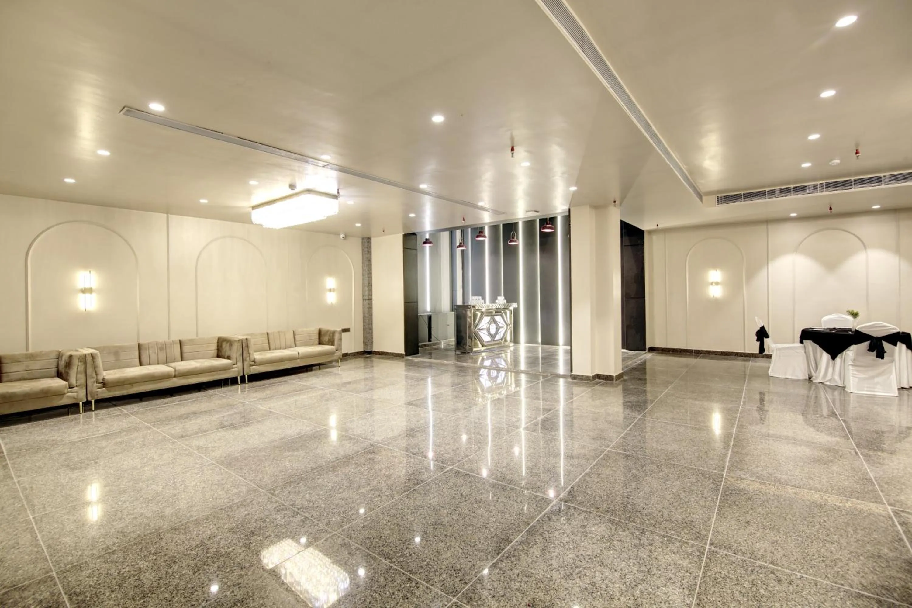 Banquet/Function facilities in Saltstayz Premier - Near Golf Course Road & Sector 57