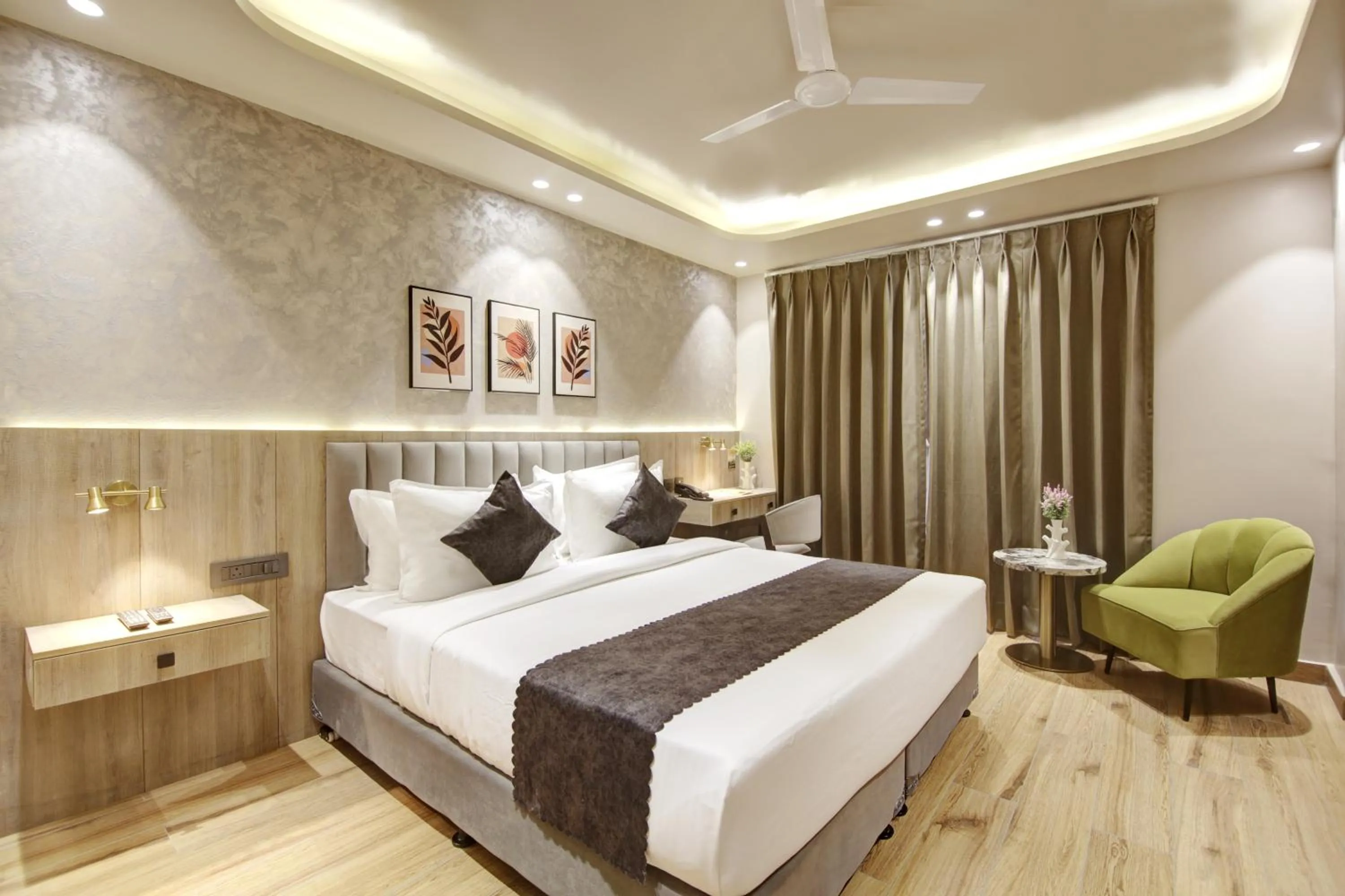 Bed in Saltstayz Premier - Near Golf Course Road & Sector 57