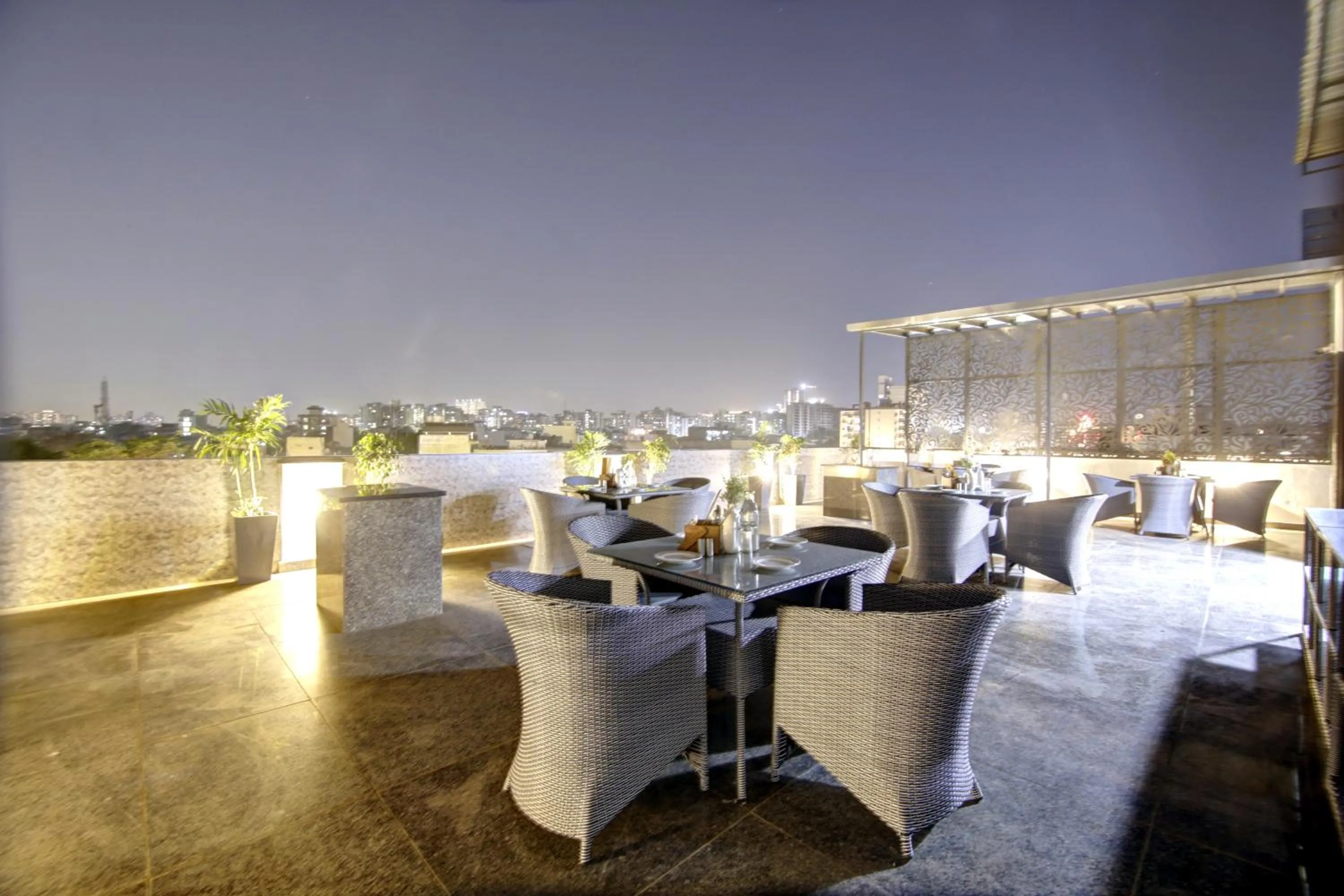 Night in Saltstayz Premier - Near Golf Course Road & Sector 57