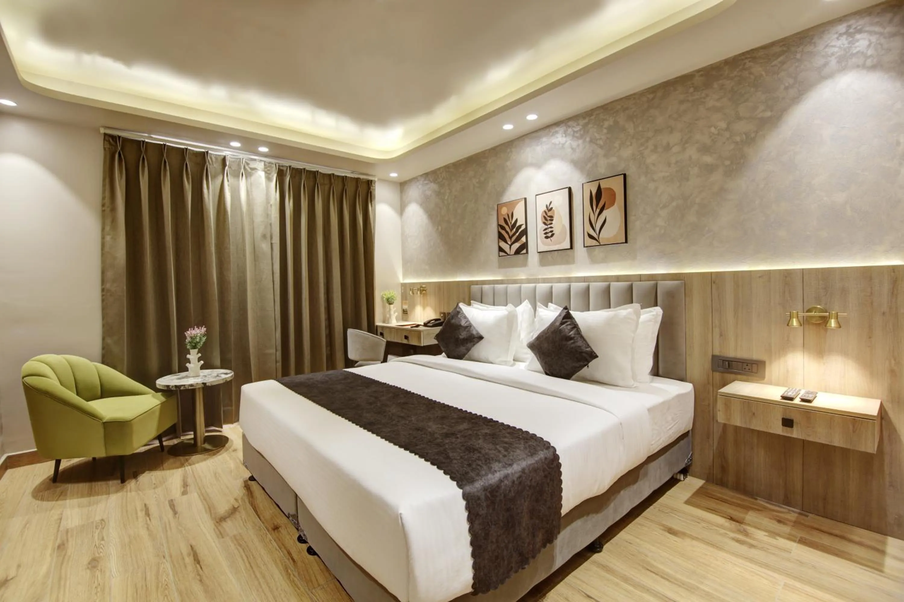 Bed in Saltstayz Premier - Near Golf Course Road & Sector 57