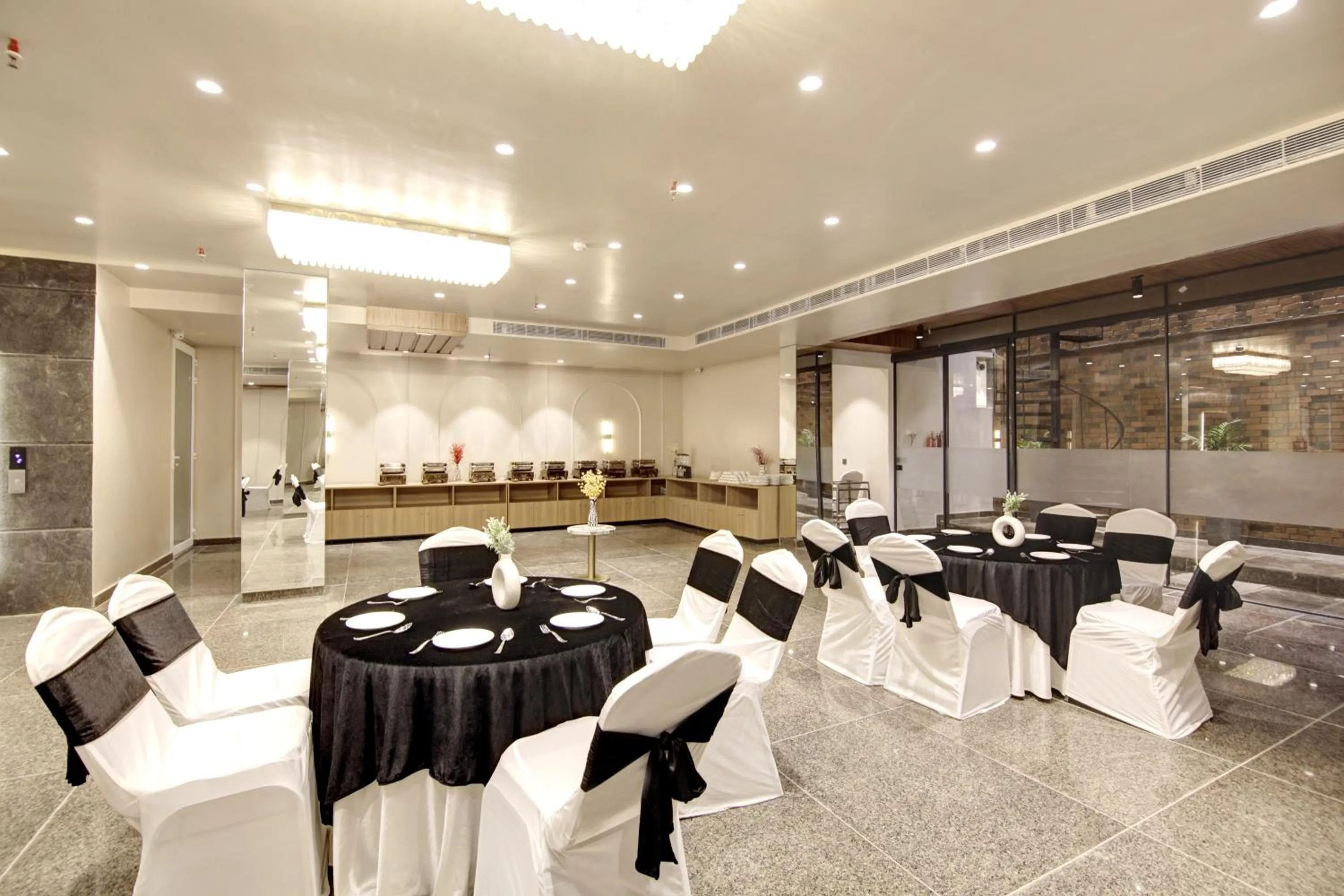 Banquet/Function facilities in Saltstayz Premier - Near Golf Course Road & Sector 57