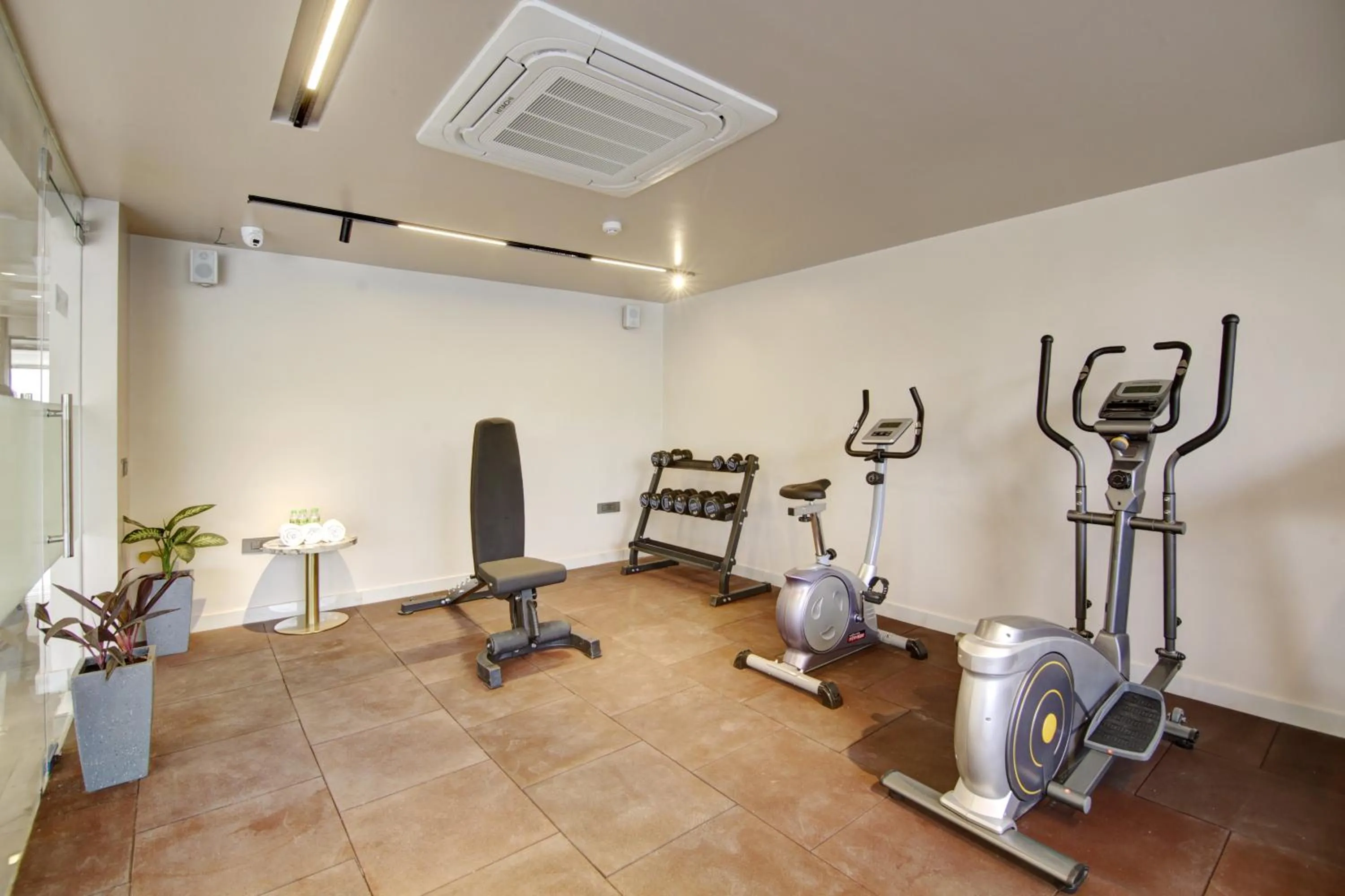 Fitness centre/facilities in Saltstayz Premier - Near Golf Course Road & Sector 57