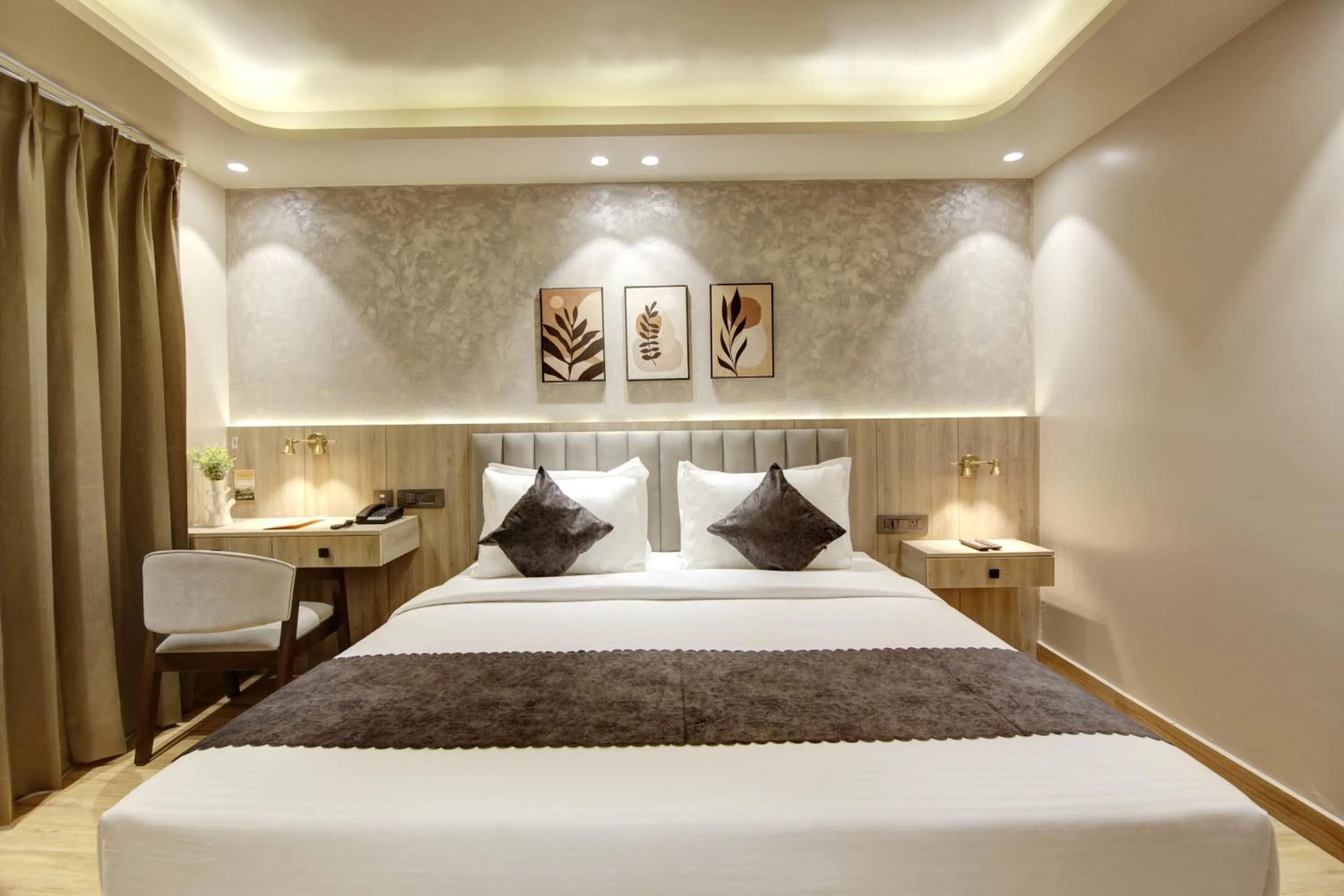 Bed in Saltstayz Premier - Near Golf Course Road & Sector 57