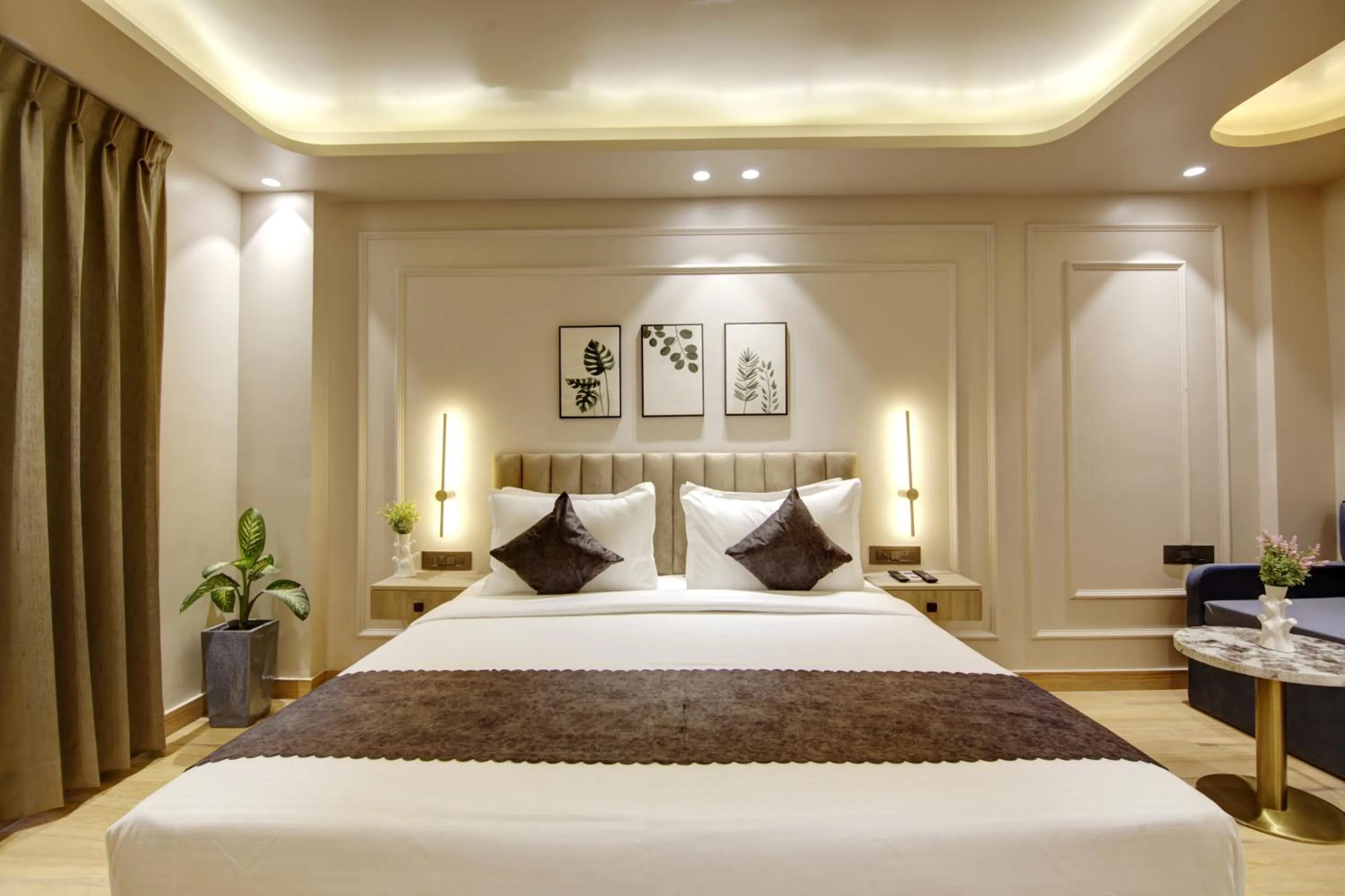 Bed in Saltstayz Premier - Near Golf Course Road & Sector 57