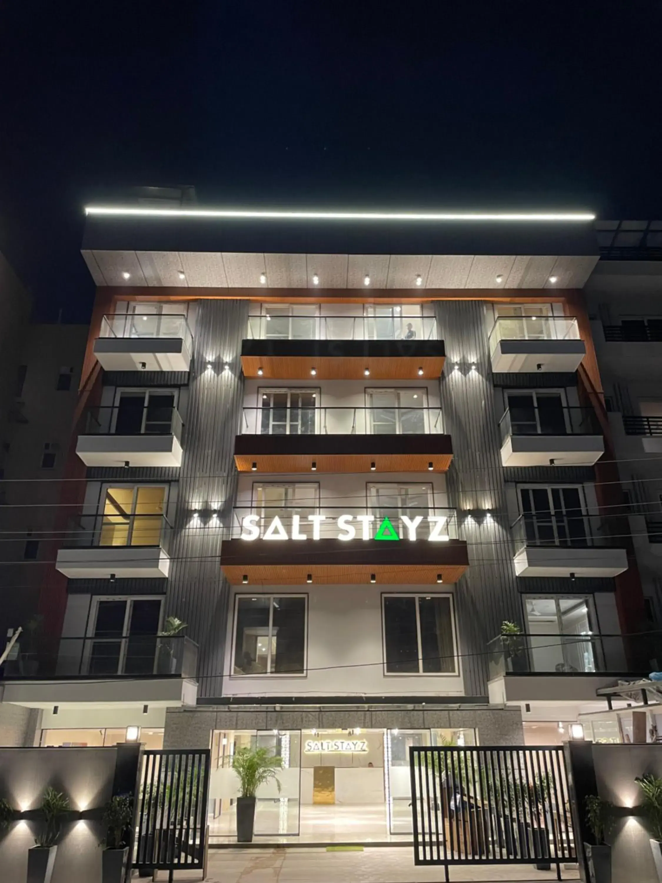 Property building in Saltstayz Premier - Near Golf Course Road & Sector 57 Property building in Saltstayz Premier - Near Golf Course Road & Sector 57