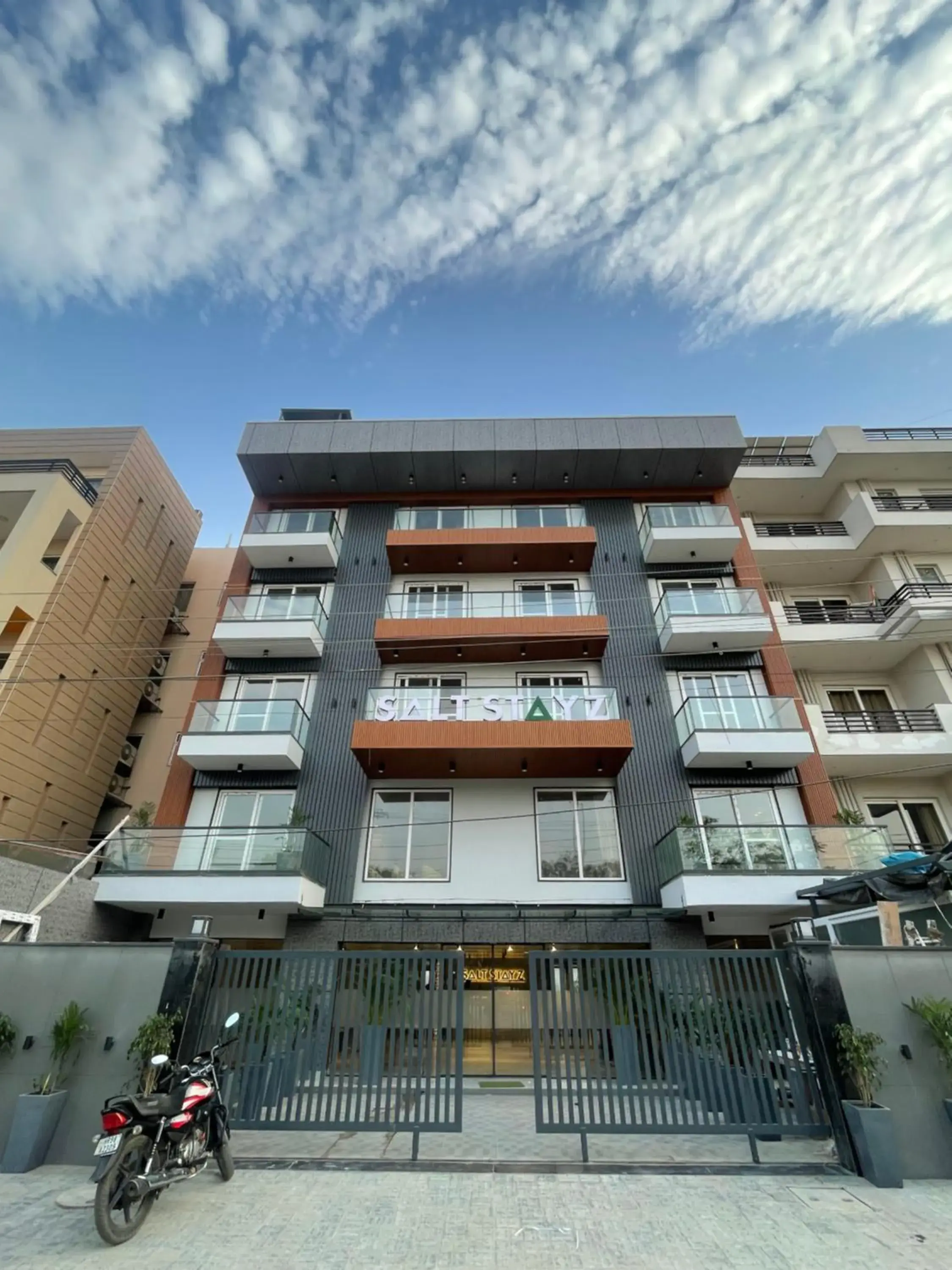 Property building in Saltstayz Premier - Near Golf Course Road & Sector 57 Property building in Saltstayz Premier - Near Golf Course Road & Sector 57