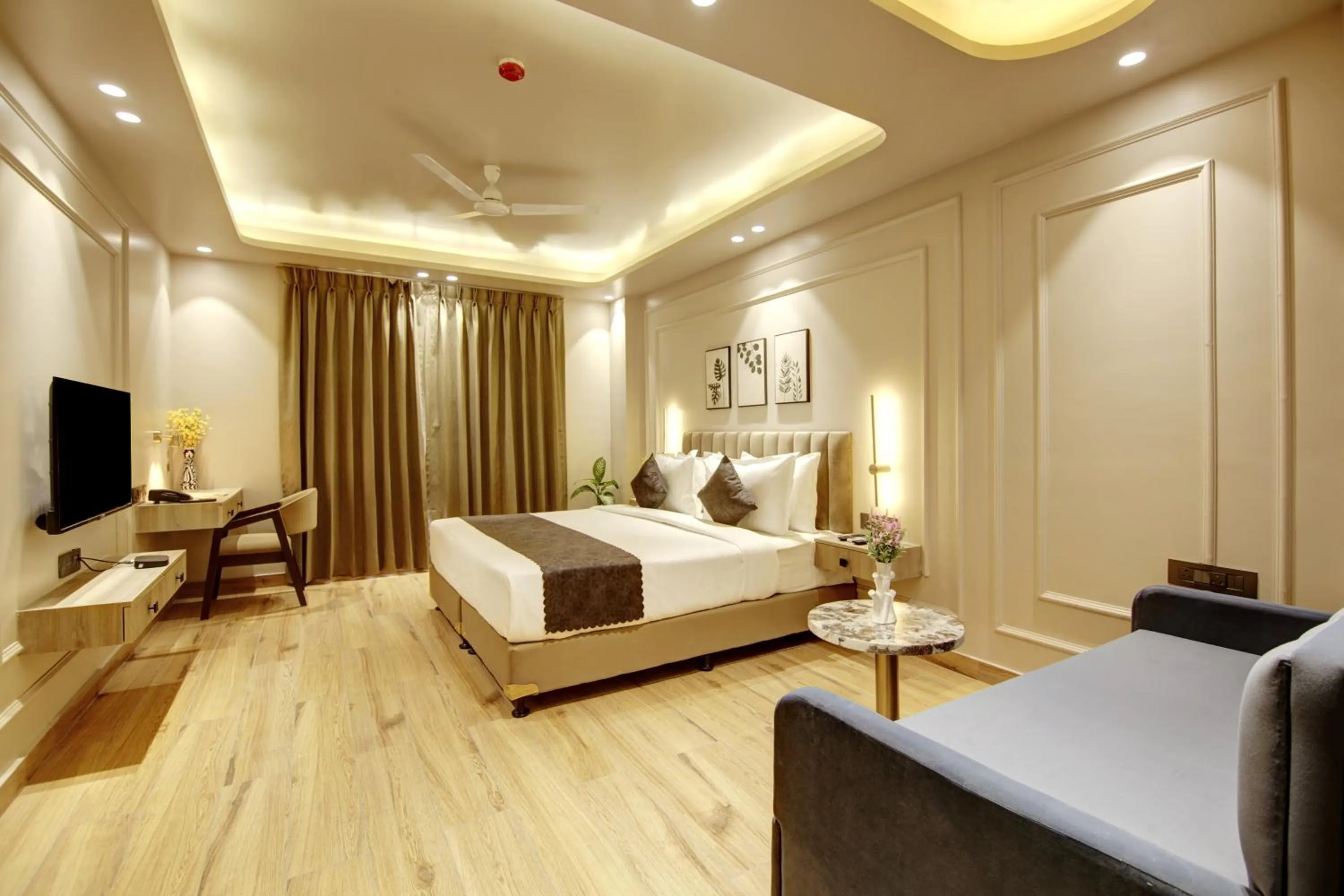 Bed in Saltstayz Premier - Near Golf Course Road & Sector 57