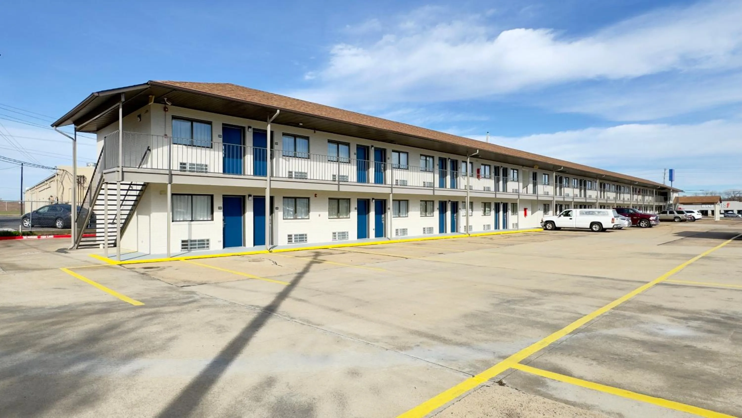 Property building in Motel 6-Dyersburg, TN