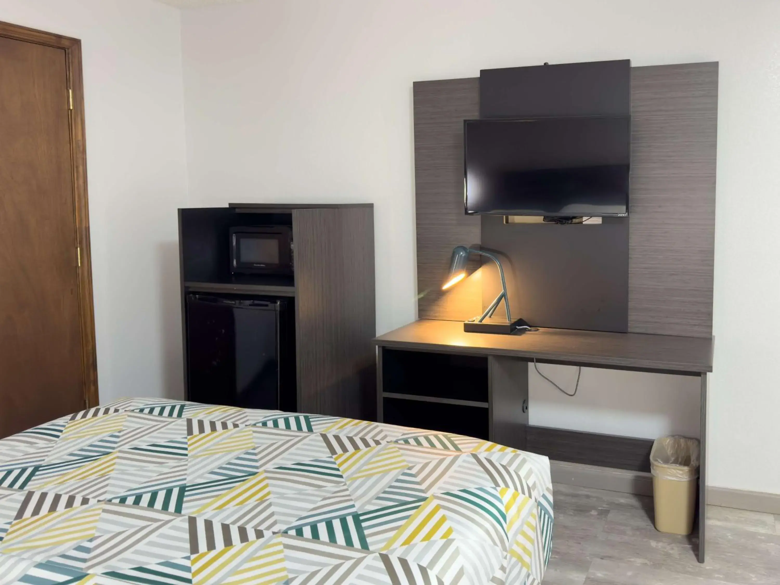 Bedroom, Bed in Motel 6-Dyersburg, TN Bedroom, Bed in Motel 6-Dyersburg, TN