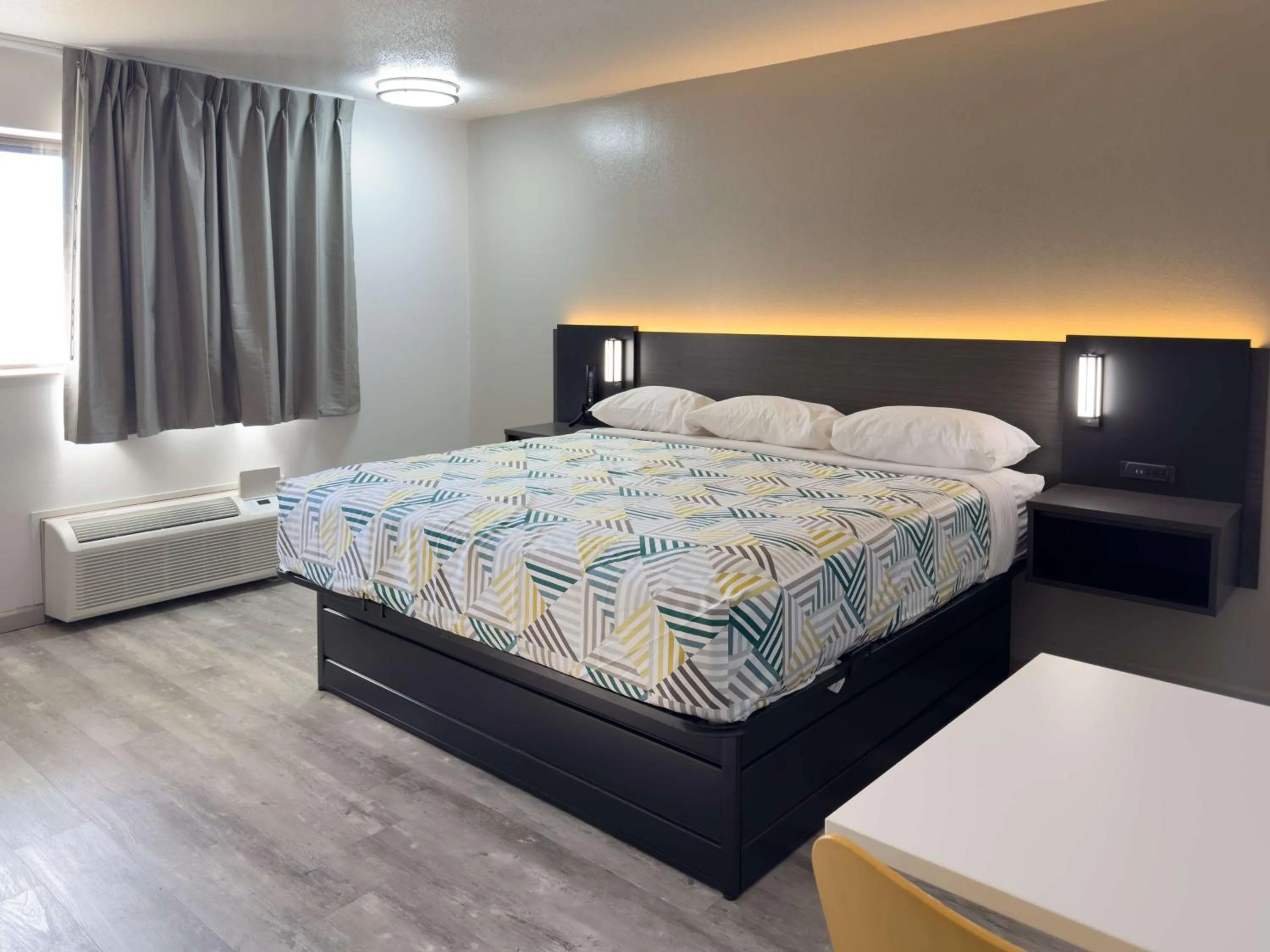 Bedroom, Bed in Motel 6-Dyersburg, TN