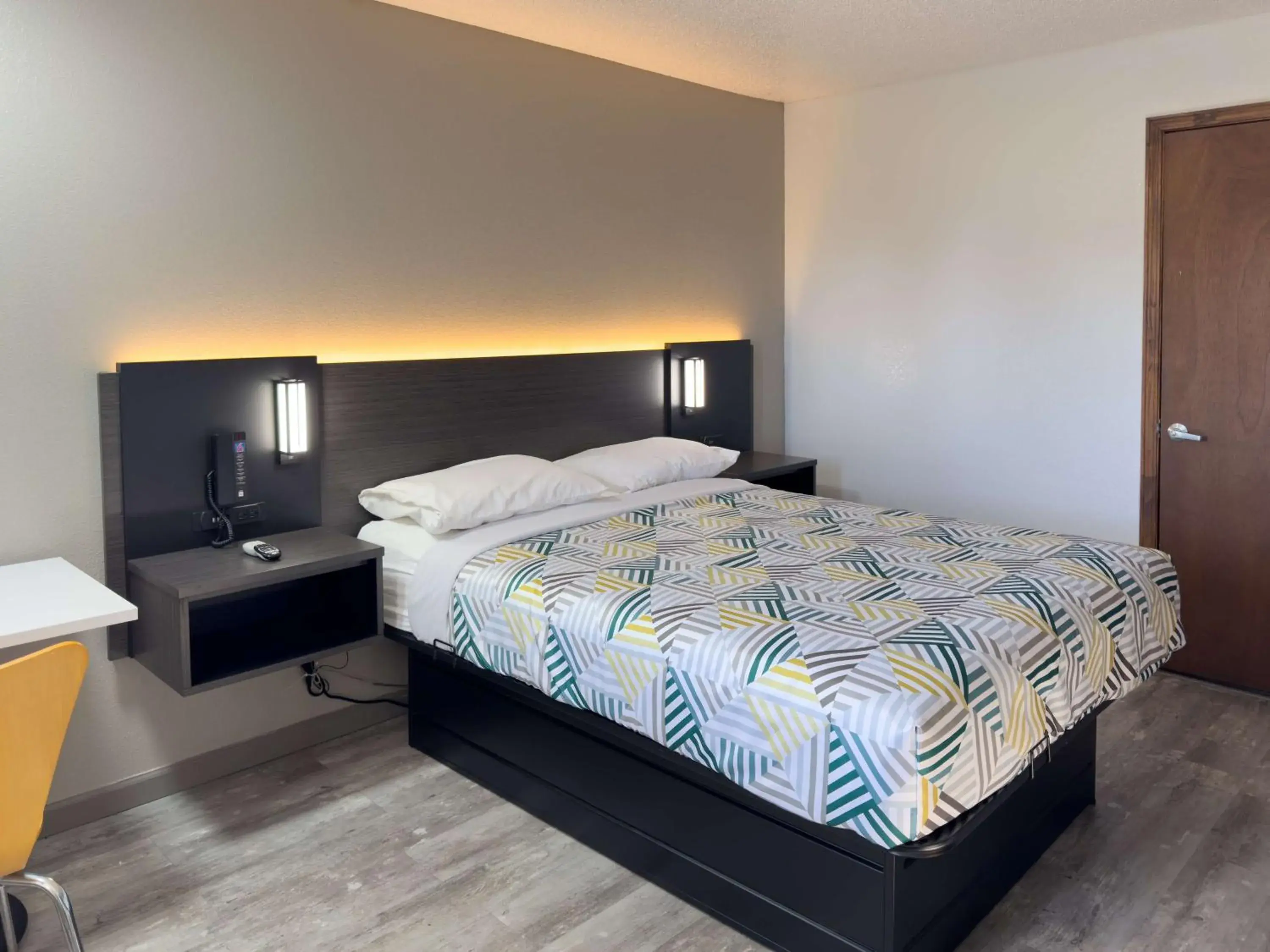 Bedroom, Bed in Motel 6-Dyersburg, TN Bedroom, Bed in Motel 6-Dyersburg, TN