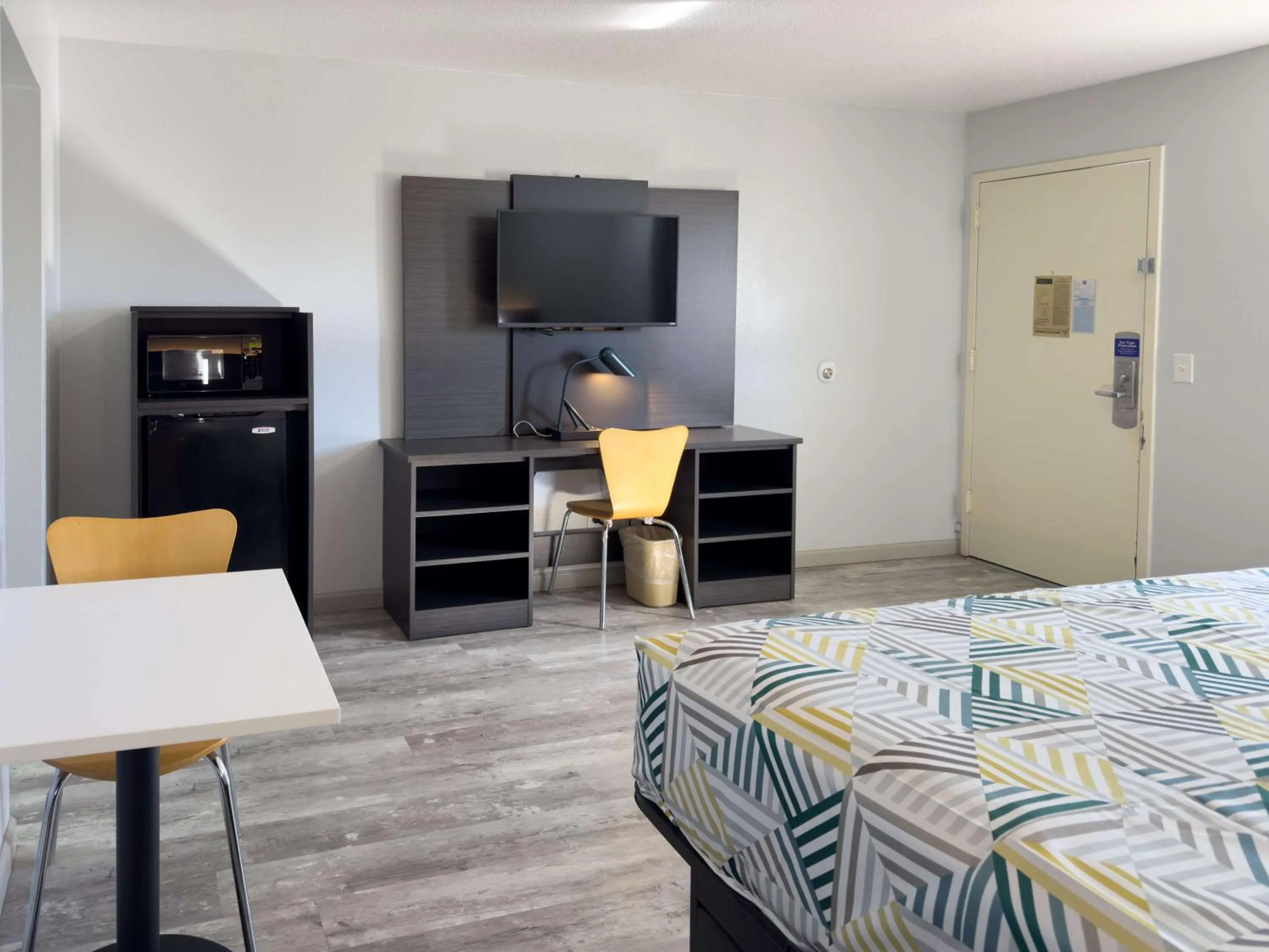 Bedroom, Bed in Motel 6-Dyersburg, TN