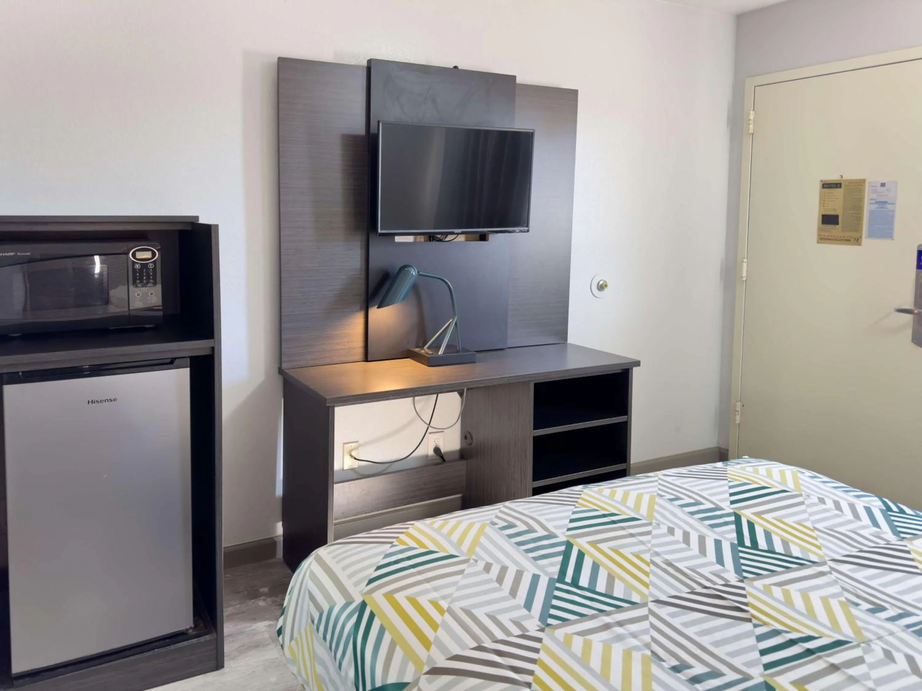 Bedroom, Bed in Motel 6-Dyersburg, TN