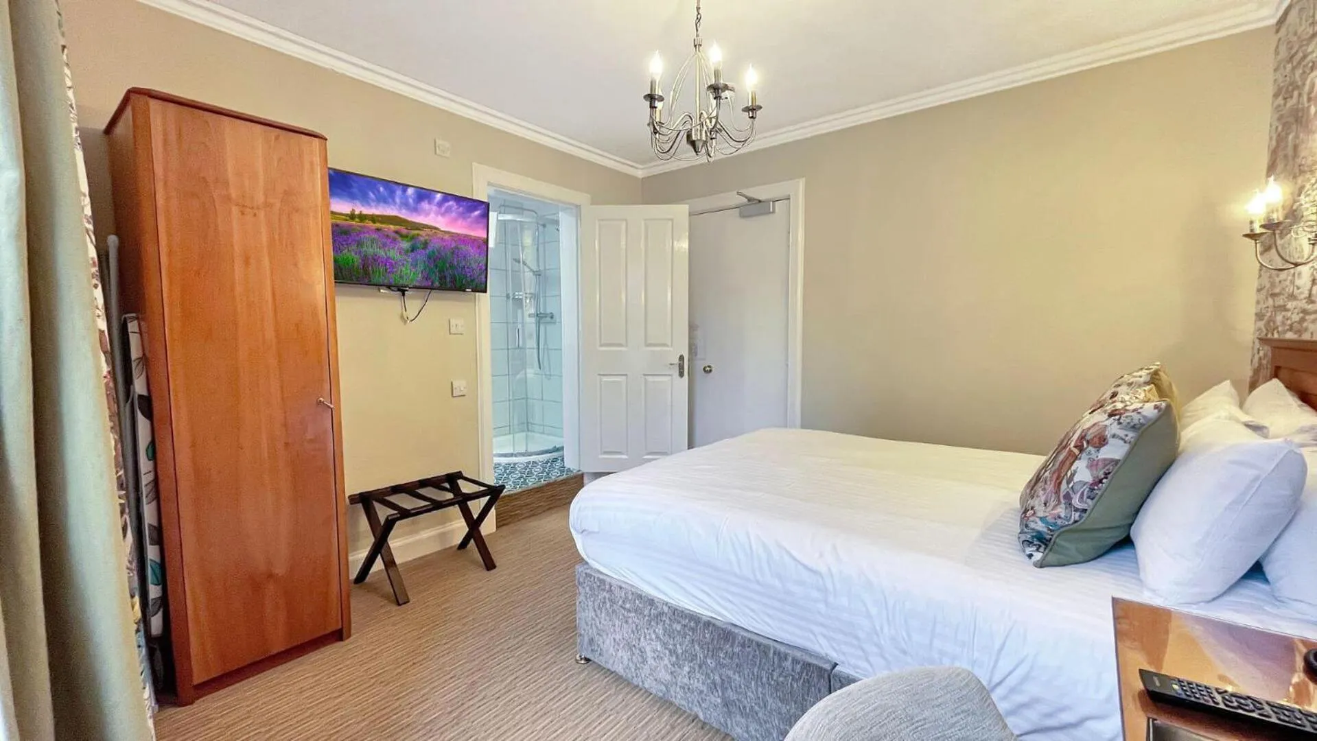 Bedroom, Bed in The Atholl Palace