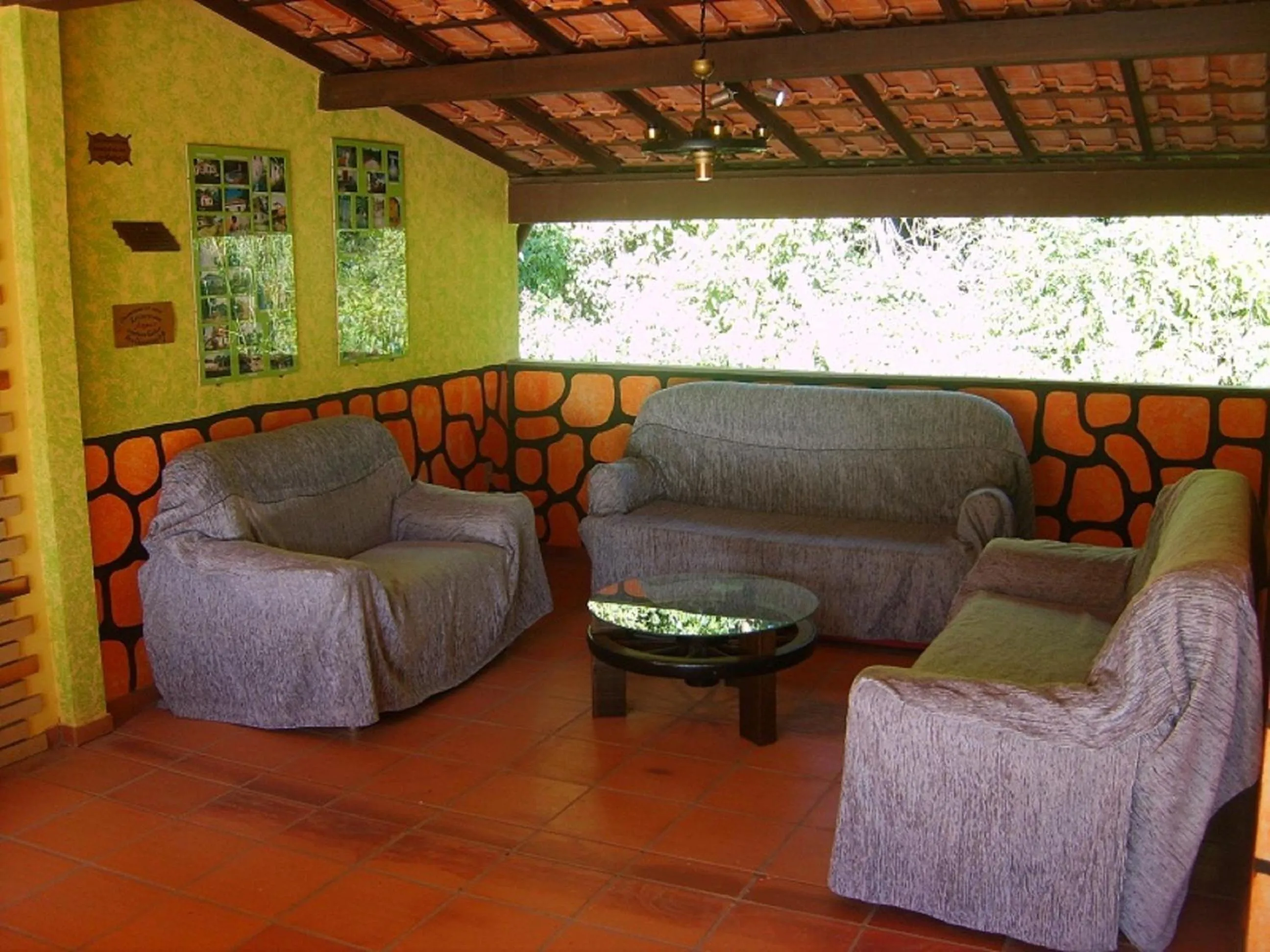 Communal lounge/ TV room in Pousada Santa Anna