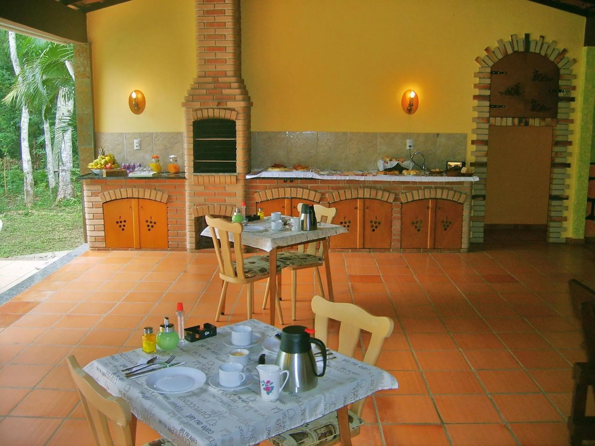 Buffet breakfast in Pousada Santa Anna