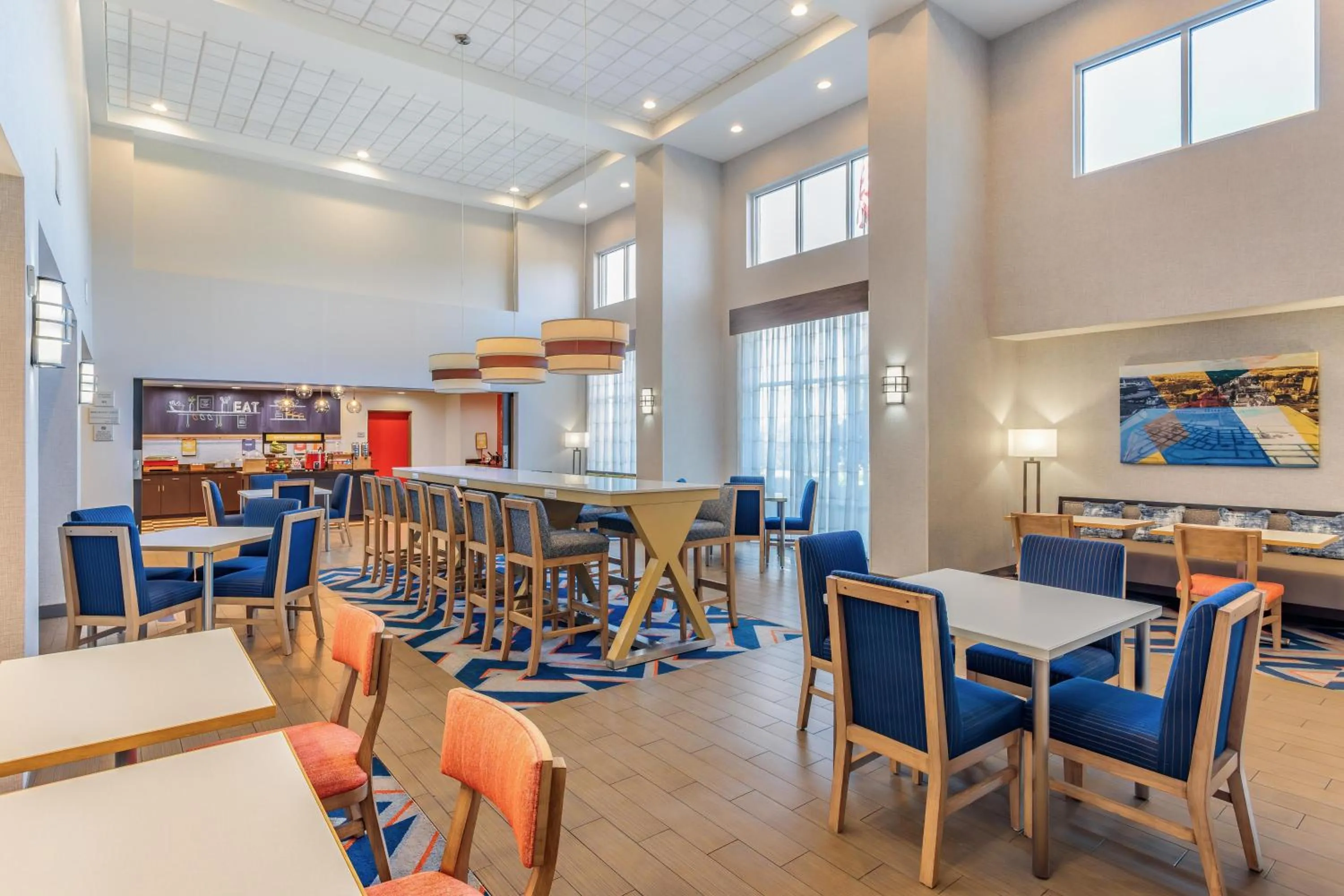 Breakfast in Hampton Inn and Suites Parkersburg Downtown