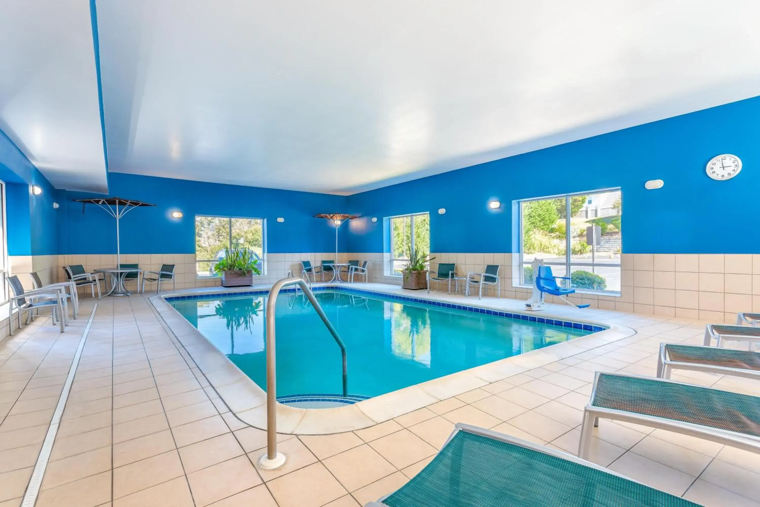 Pool view in Hampton Inn and Suites Parkersburg Downtown Pool view in Hampton Inn and Suites Parkersburg Downtown