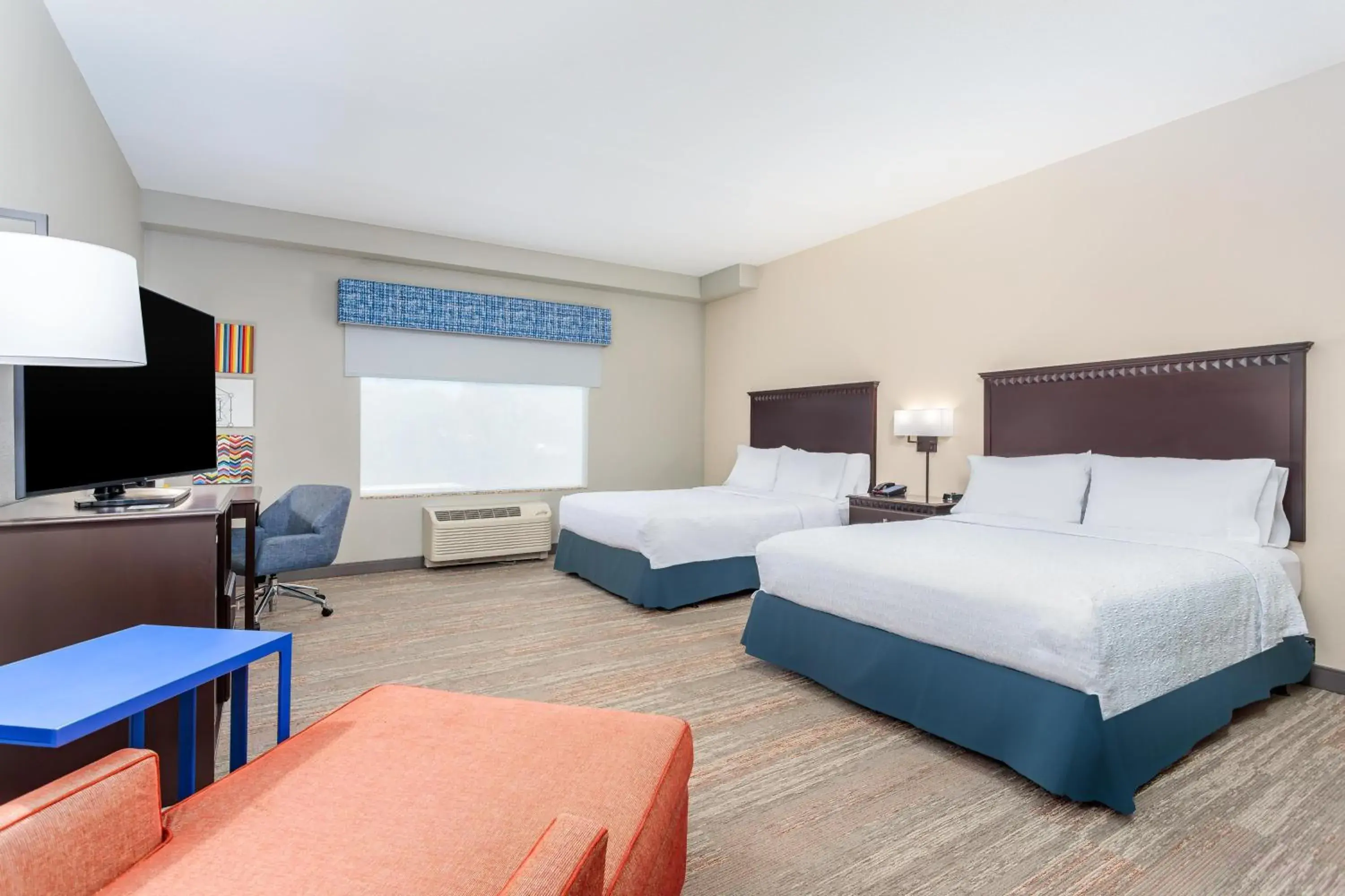 Bed in Hampton Inn and Suites Parkersburg Downtown Bed in Hampton Inn and Suites Parkersburg Downtown