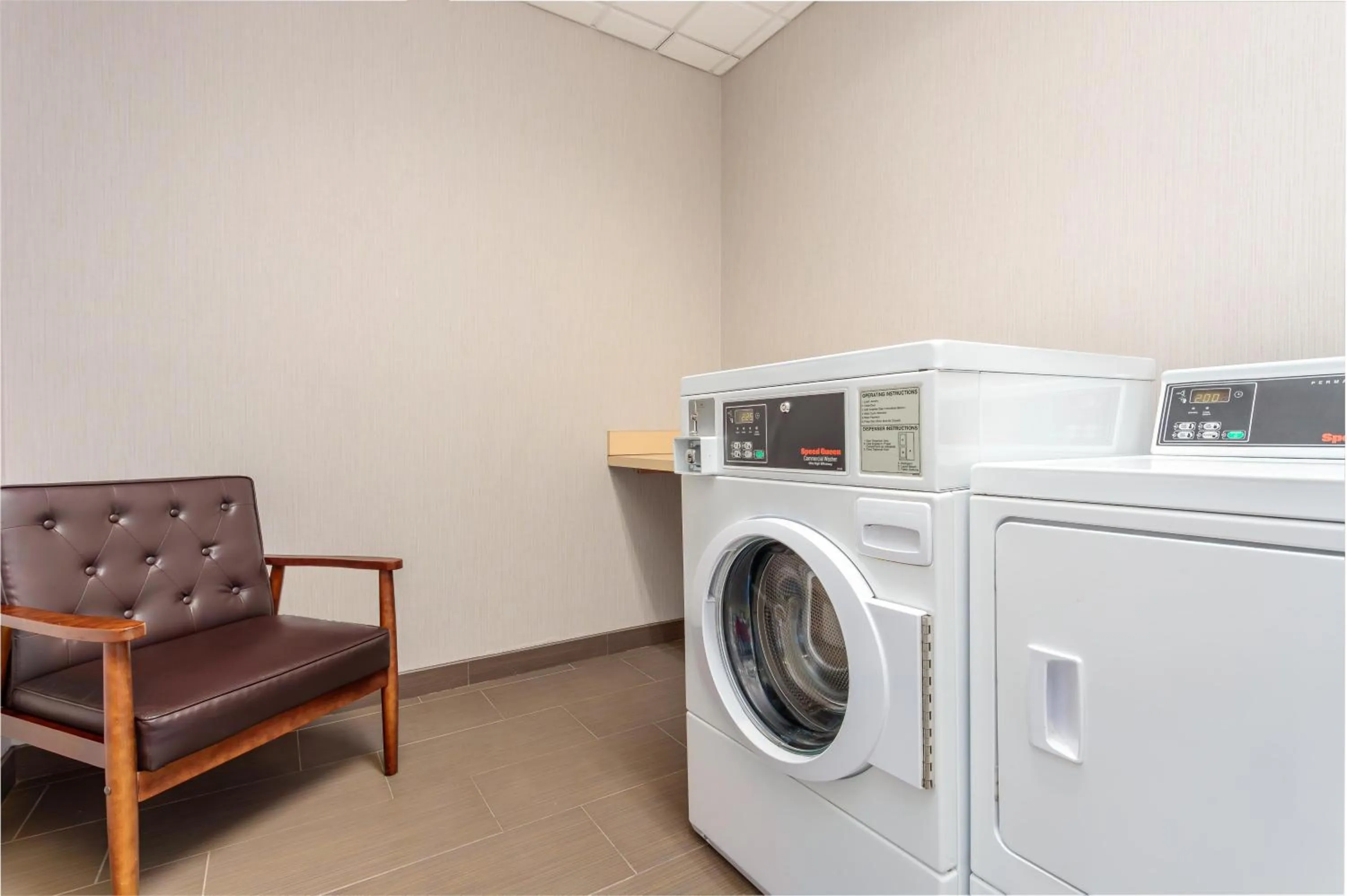 laundry in Hampton Inn and Suites Parkersburg Downtown
