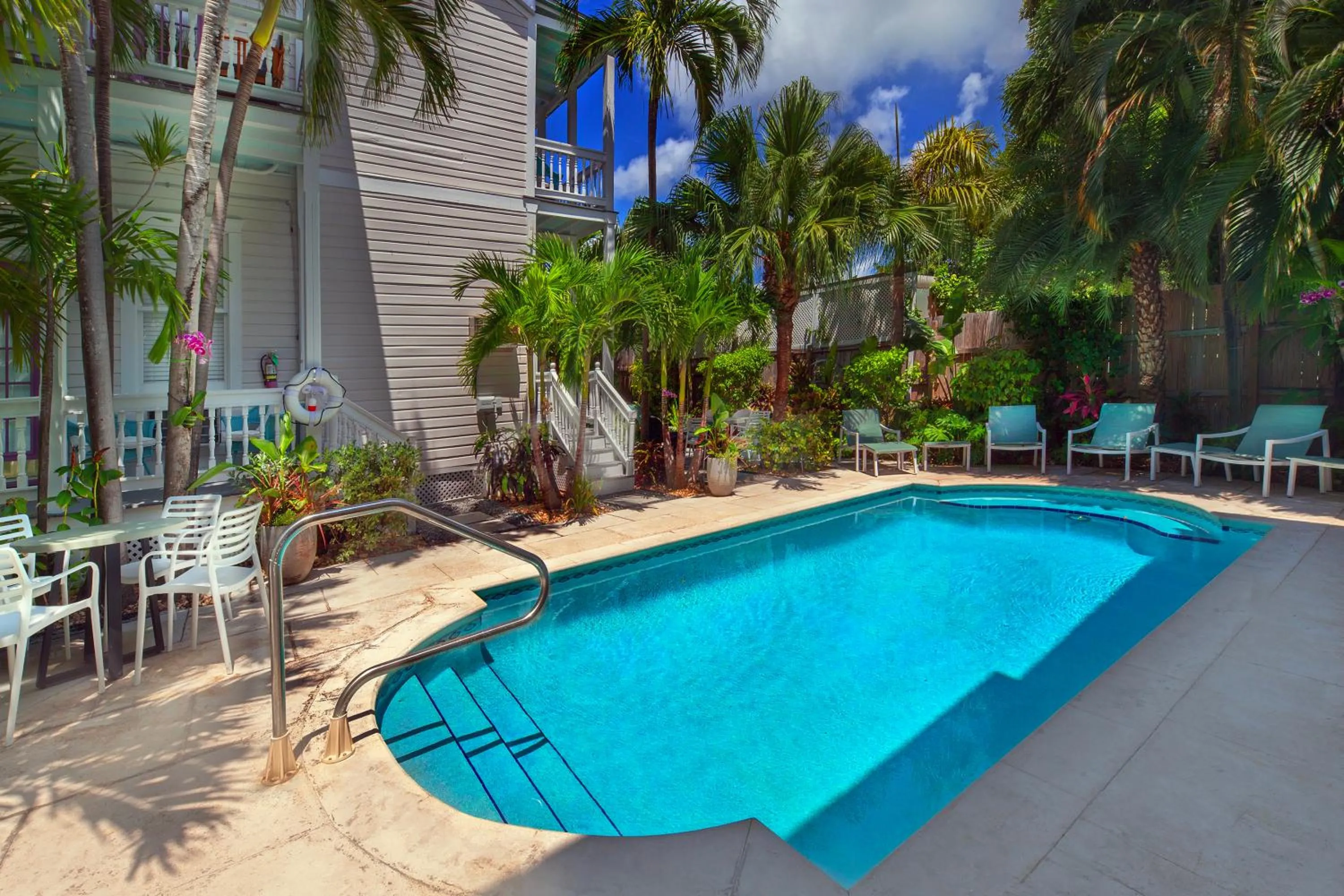 Swimming pool in Coco Plum Inn