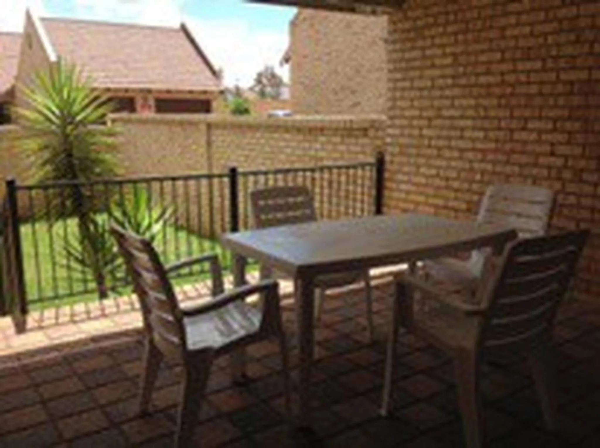Patio in Cozy 2BR 2BR Townhouse Netflix Private Parking Great Location