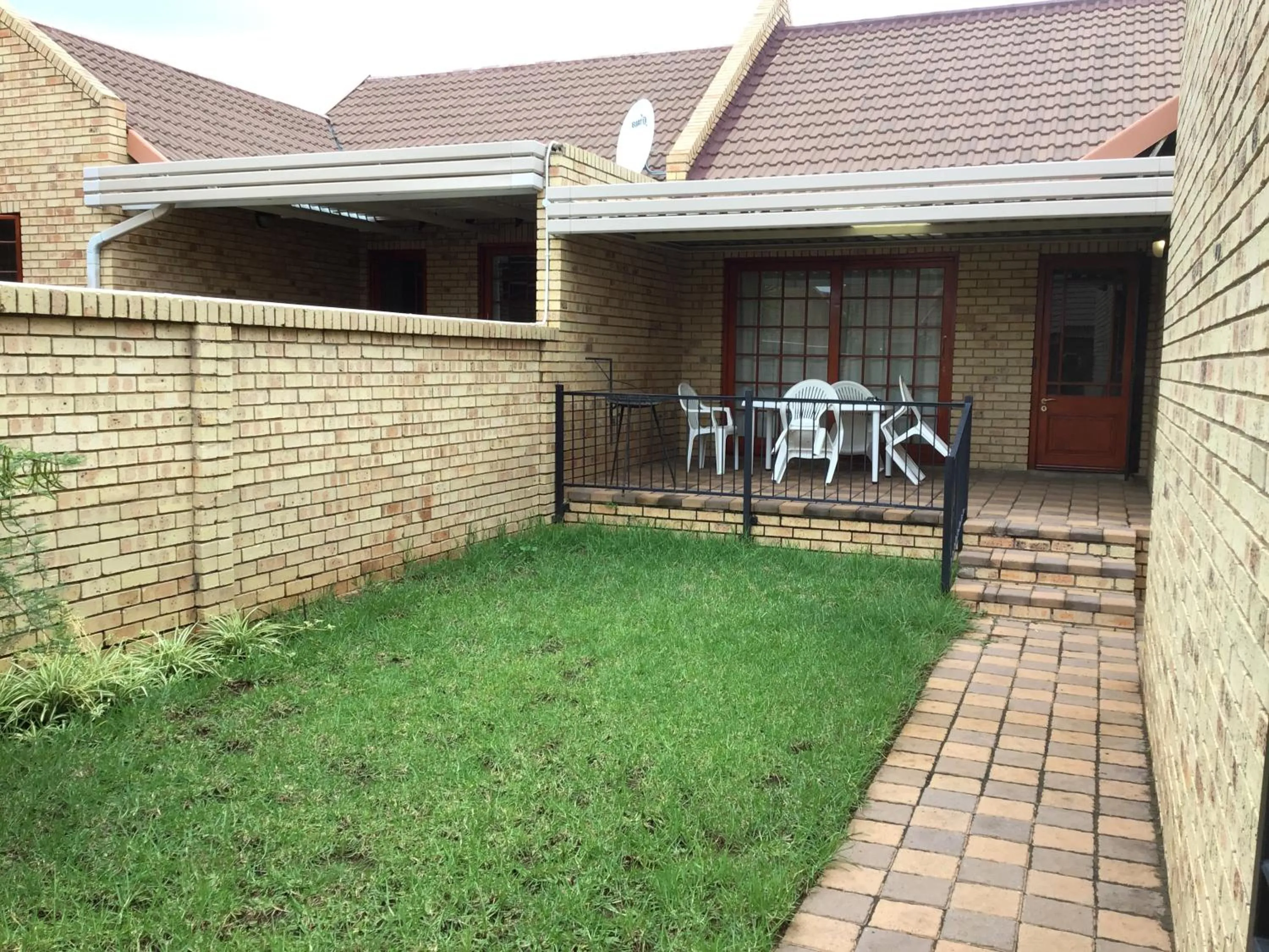 Patio in Cozy 2BR 2BR Townhouse Netflix Private Parking Great Location