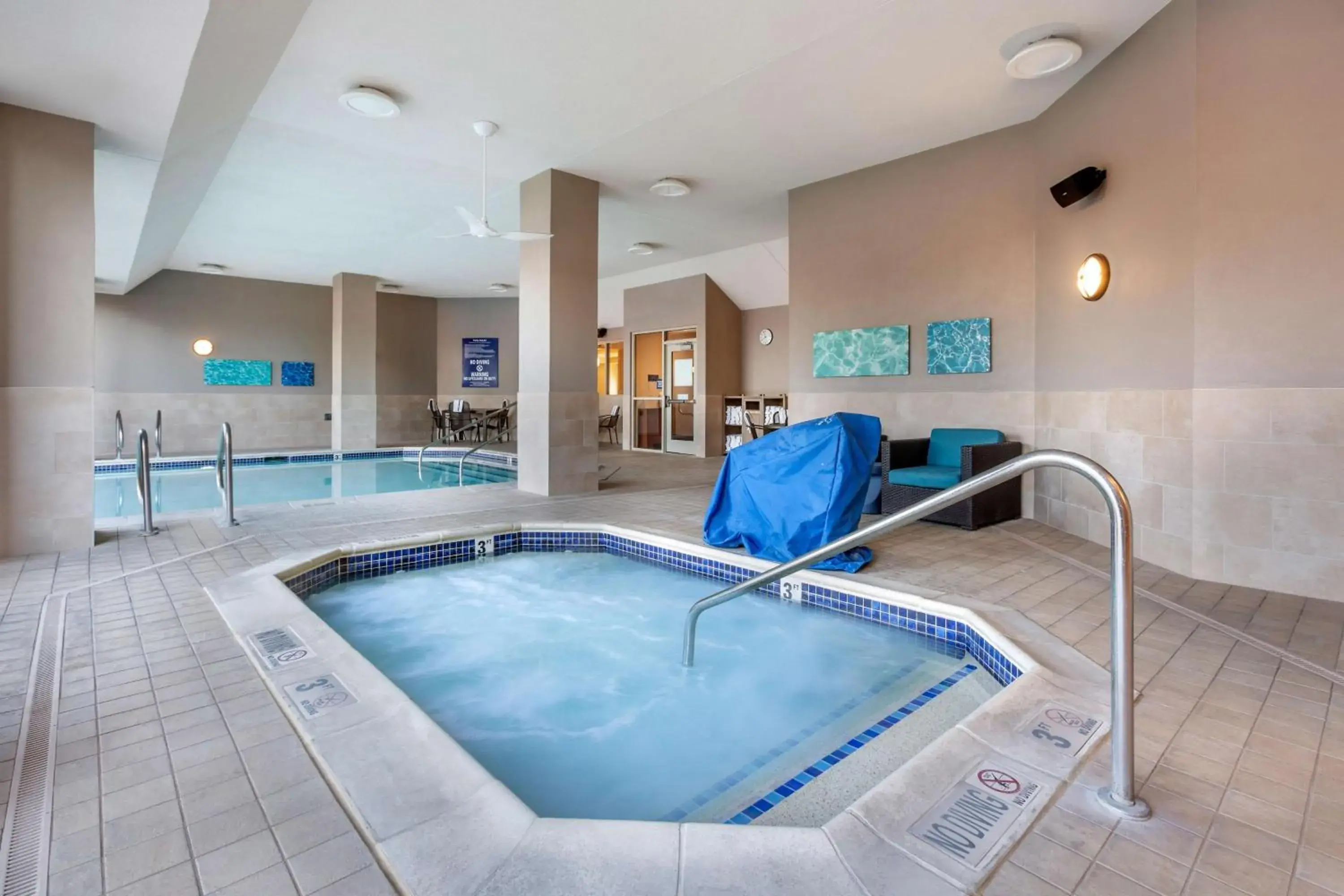 Pool view in Drury Plaza Hotel Phoenix Tempe Pool view in Drury Plaza Hotel Phoenix Tempe