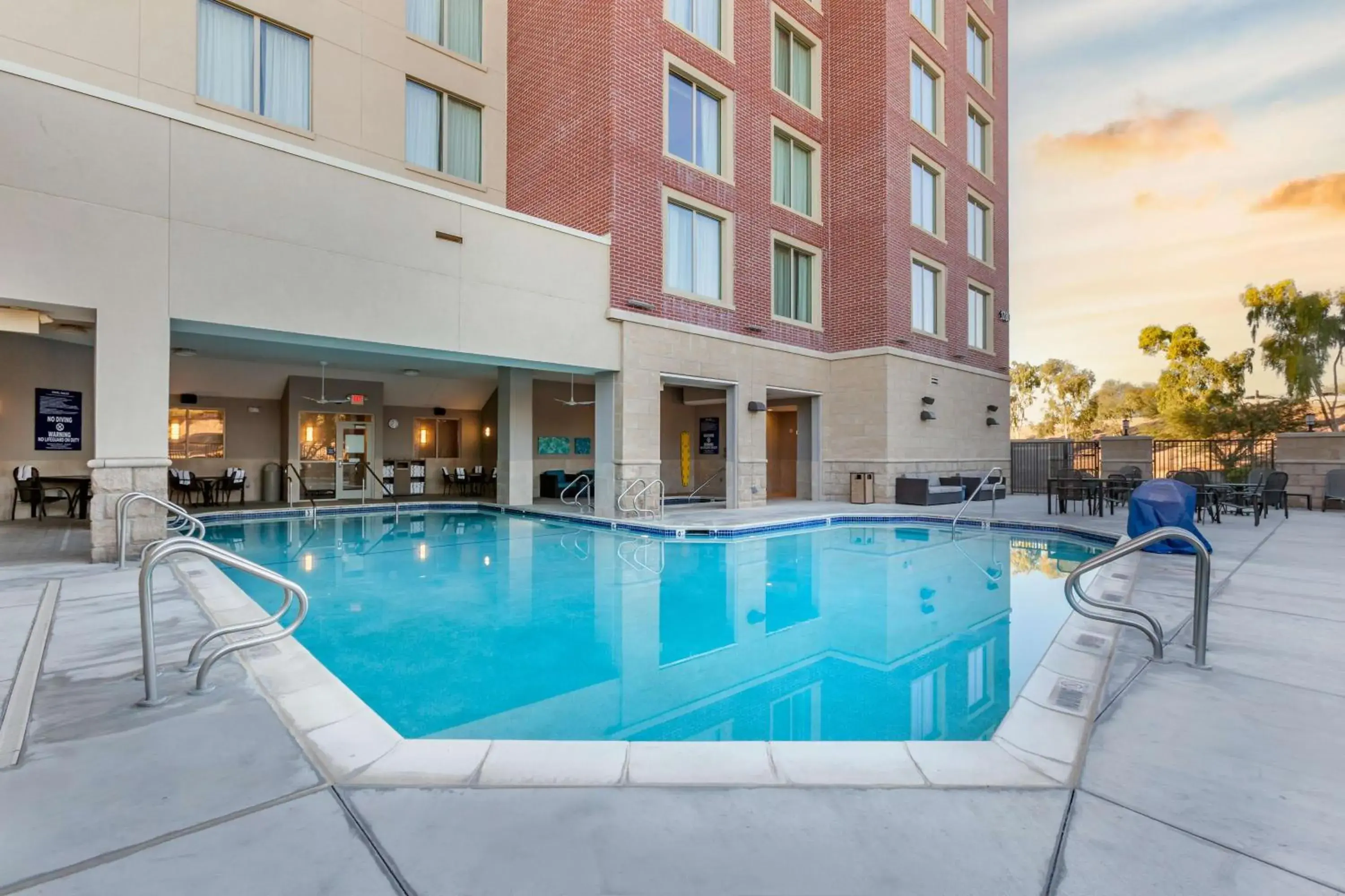 Pool view in Drury Plaza Hotel Phoenix Tempe Pool view in Drury Plaza Hotel Phoenix Tempe