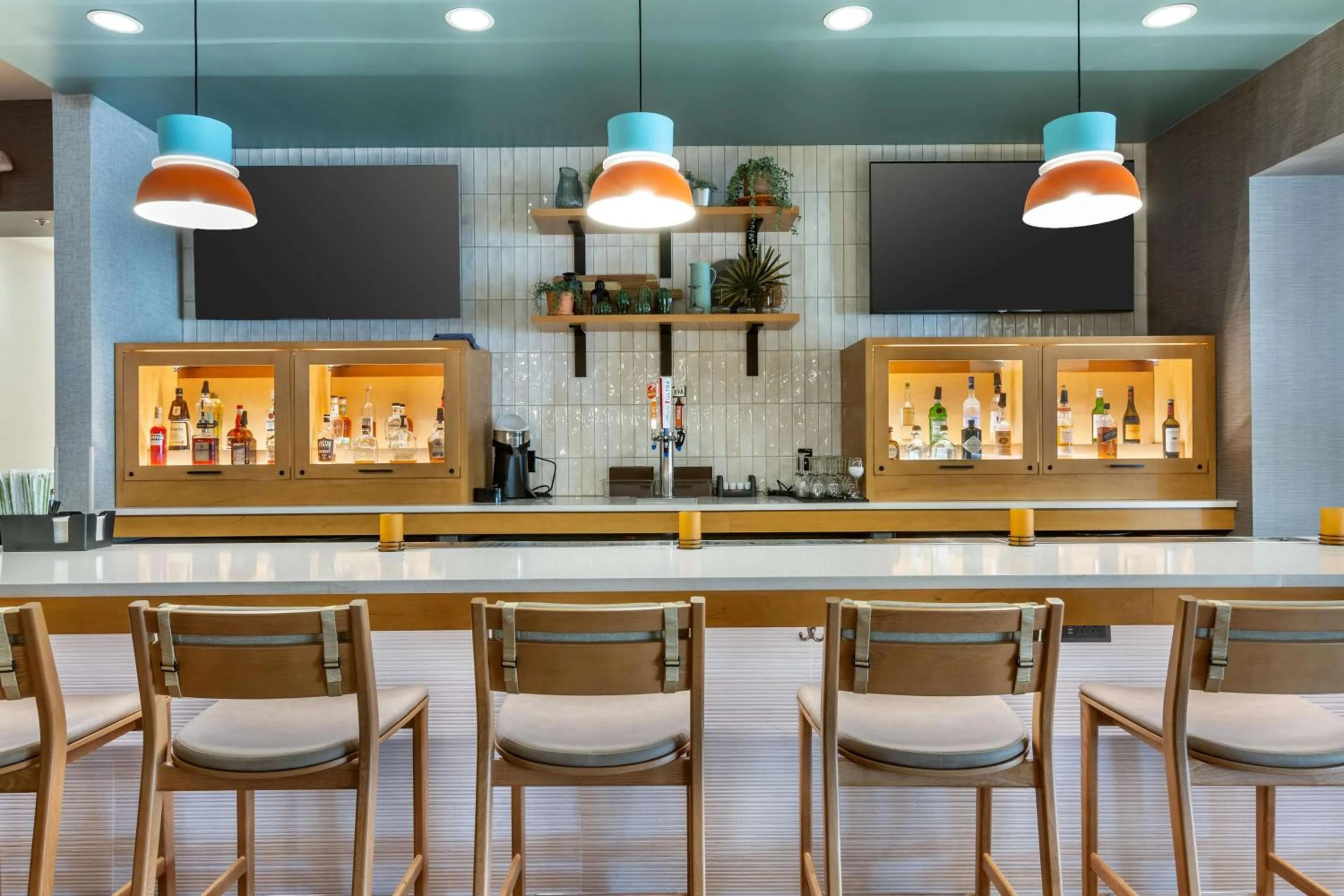 Lounge or bar in Drury Plaza Hotel Phoenix Tempe