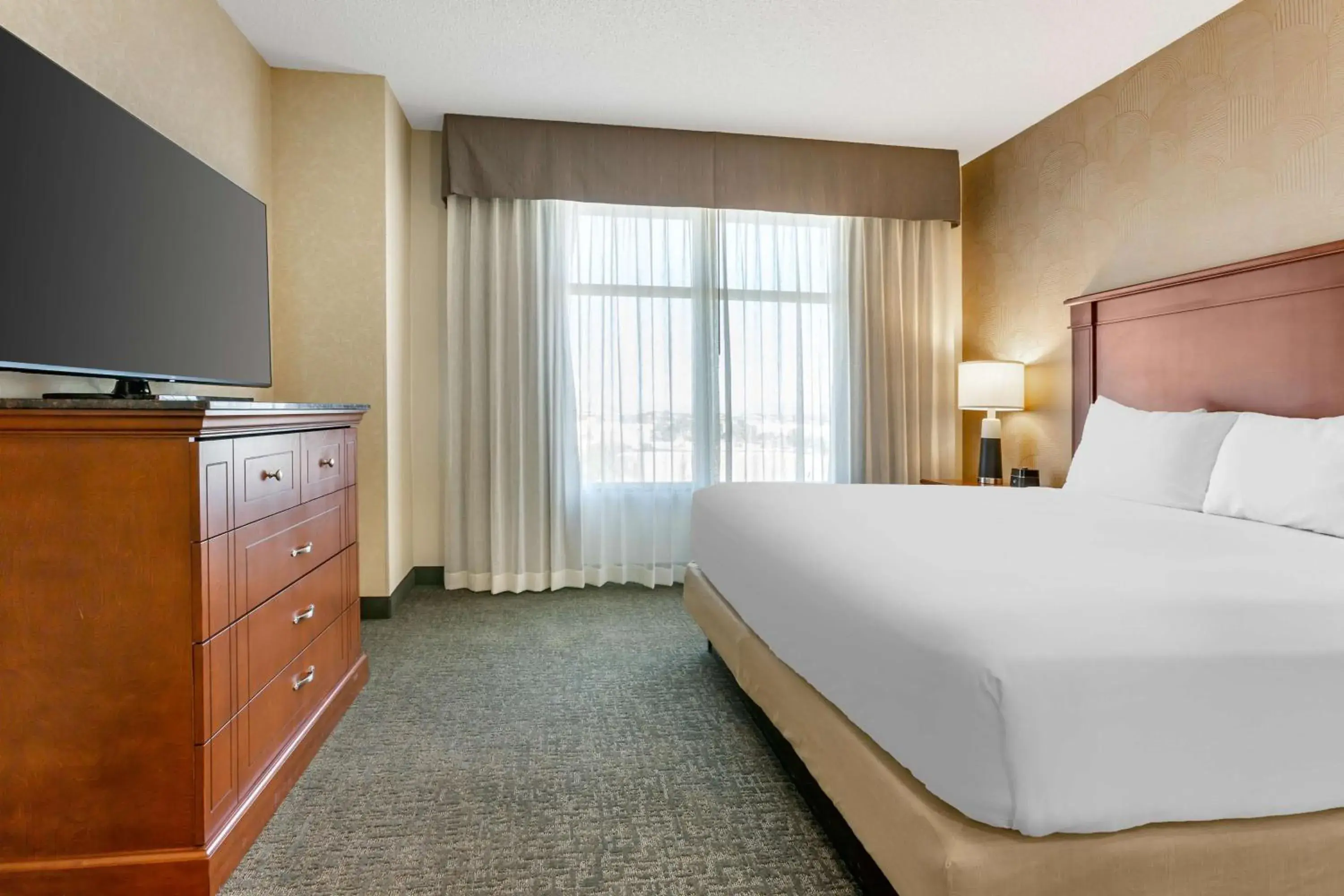 Bedroom, Bed in Drury Plaza Hotel Phoenix Tempe Bedroom, Bed in Drury Plaza Hotel Phoenix Tempe