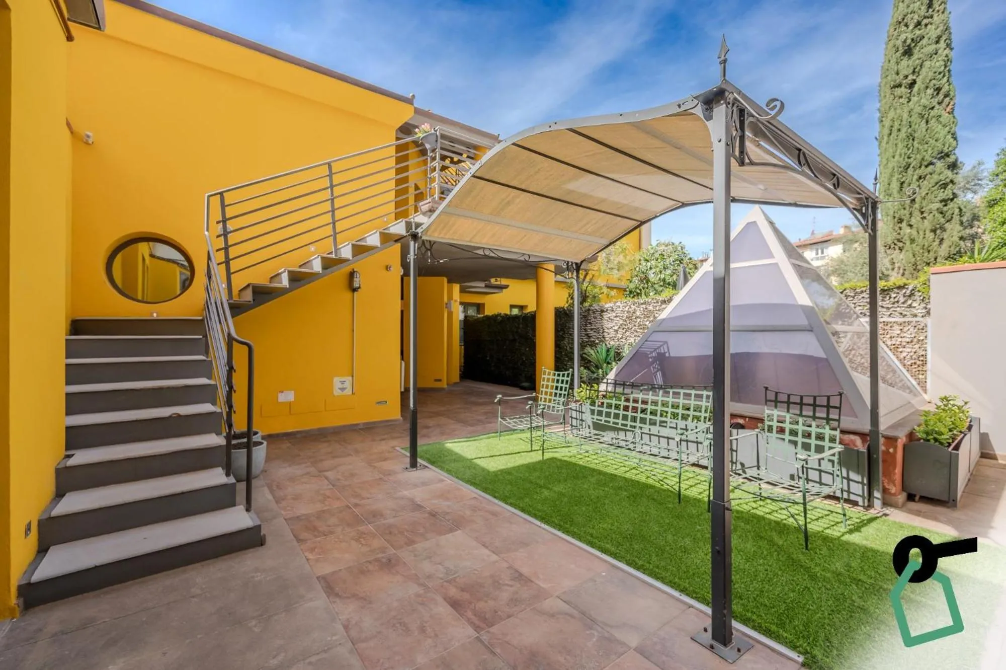 Facade/entrance in HOTIDAY ApartHotel Firenze