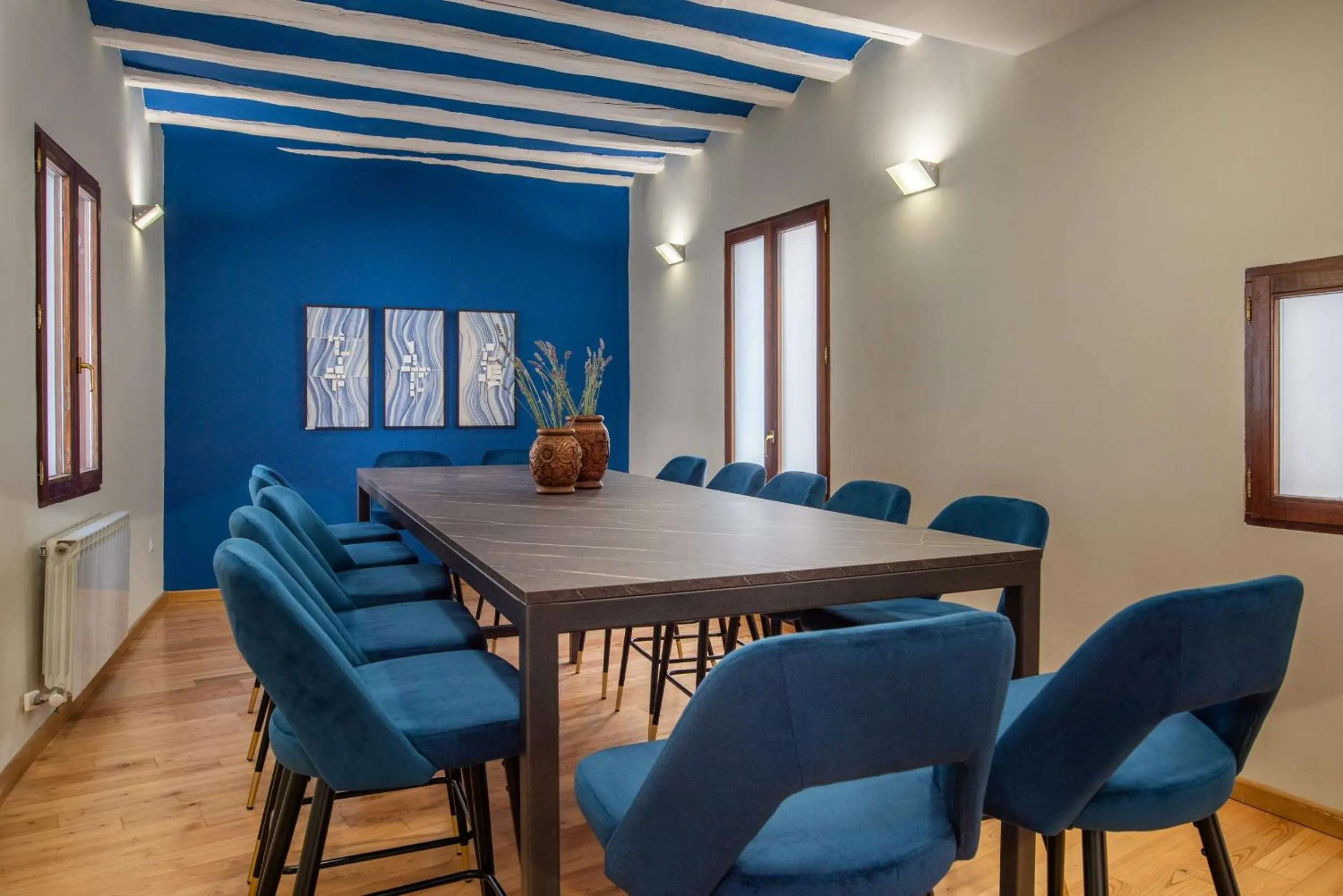 Meeting/conference room in Hotel-Boutique by Gonzalo Sesma