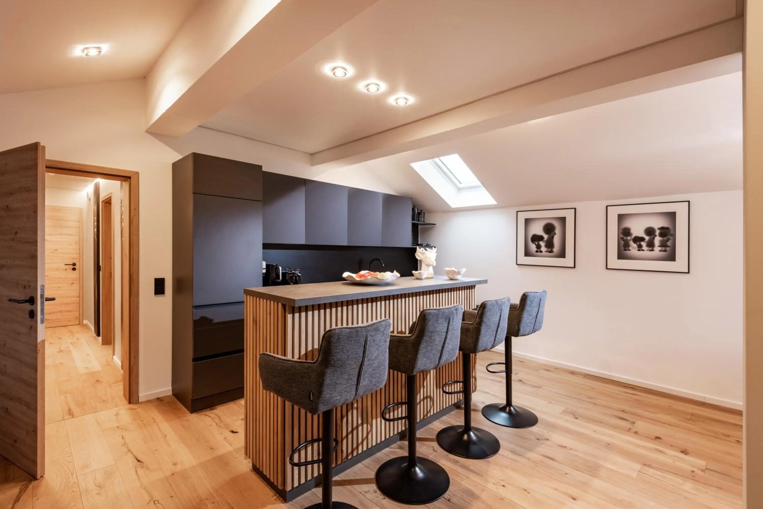 Photo of the whole room in Das Lambacher