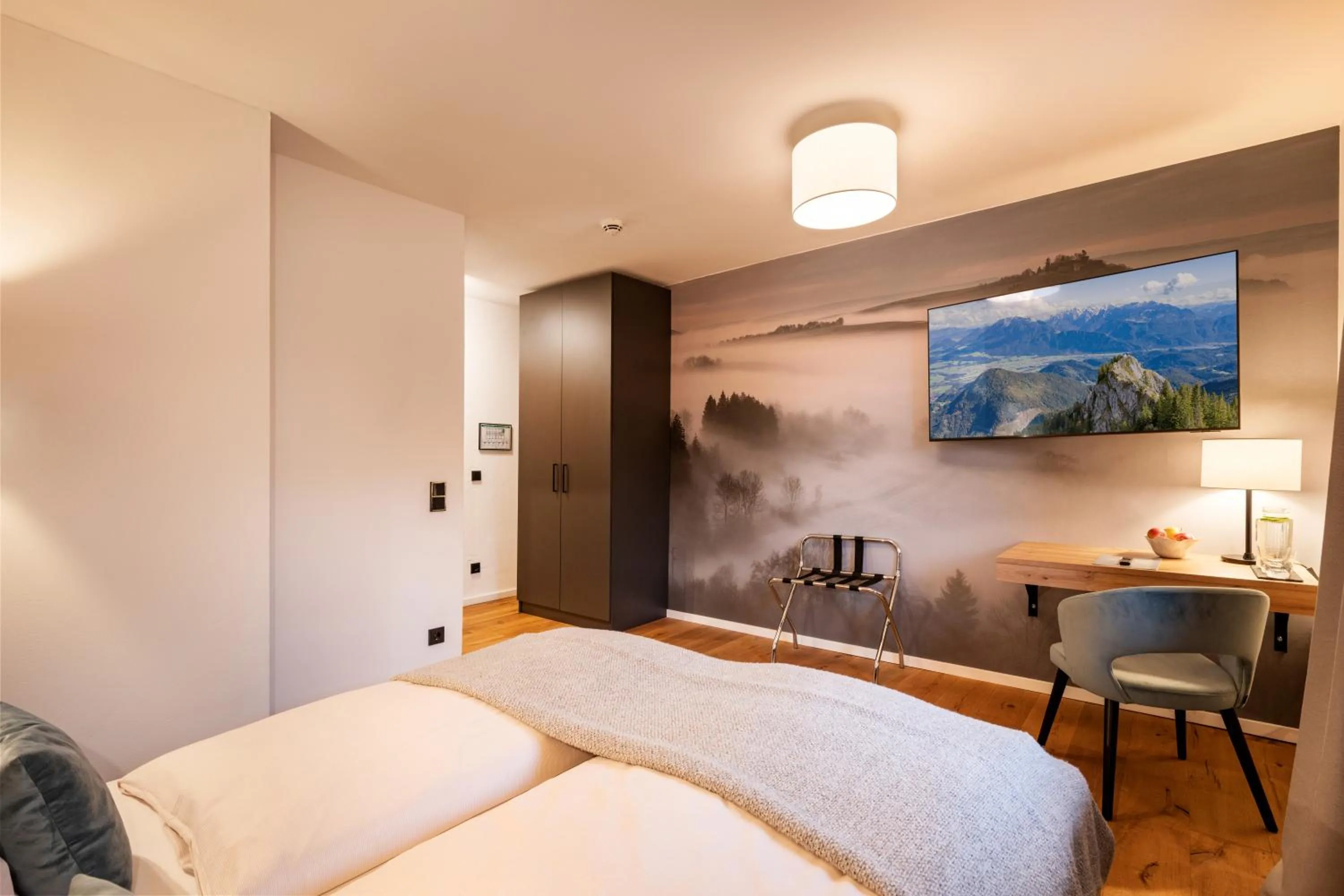 Photo of the whole room, Bed in Das Lambacher