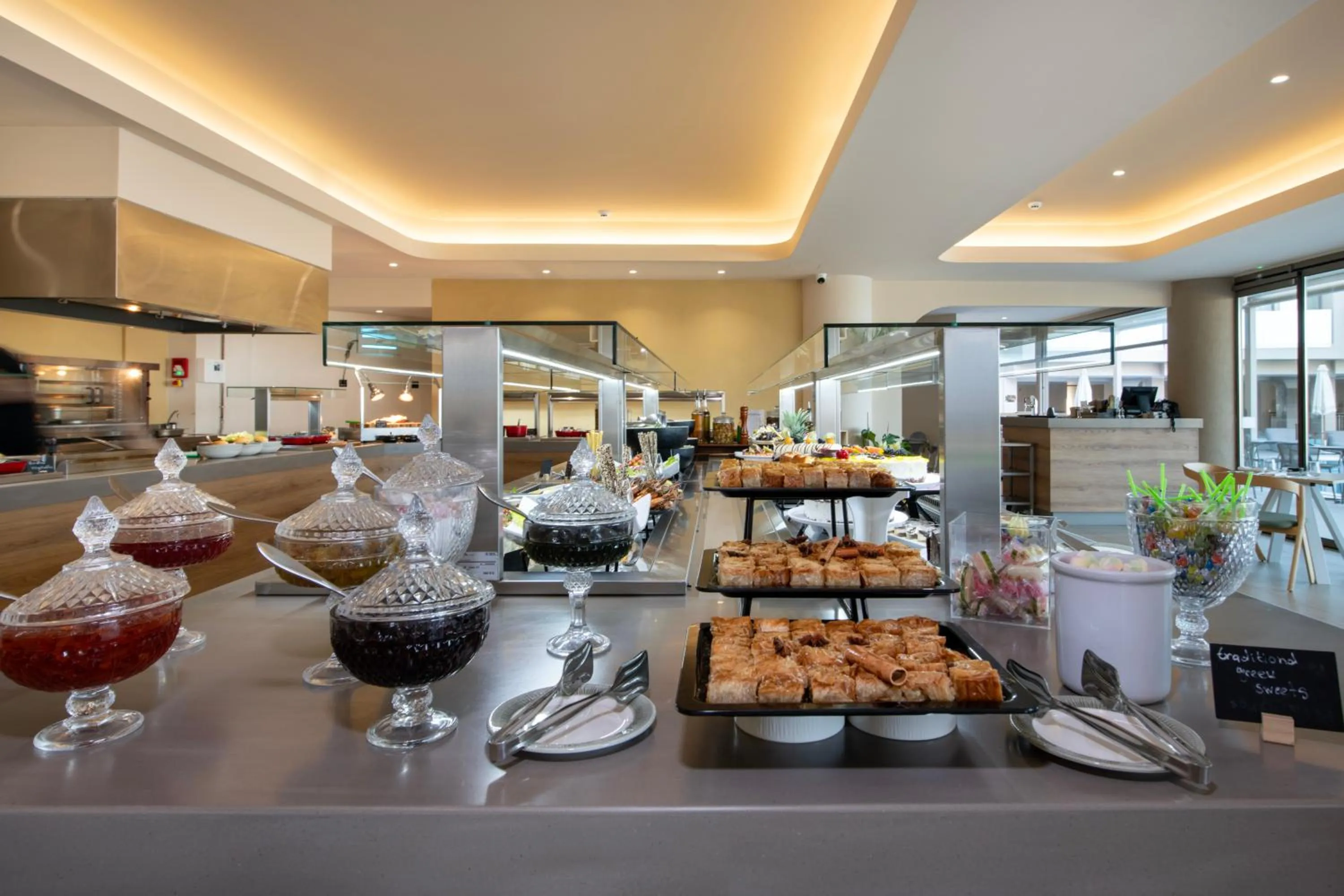 Restaurant/places to eat in Ventale Island Breeze Resort