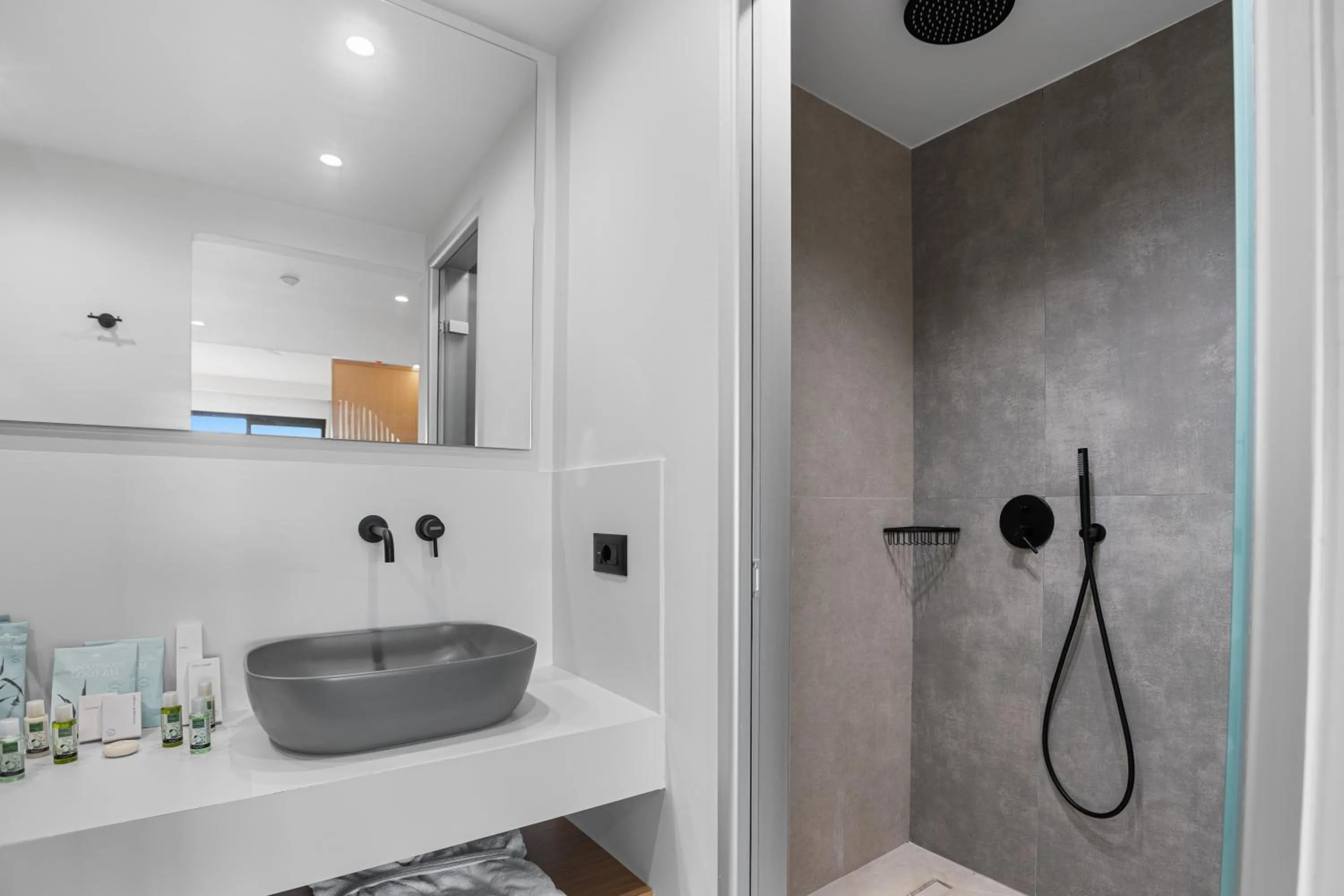 Shower in Ventale Island Breeze Resort