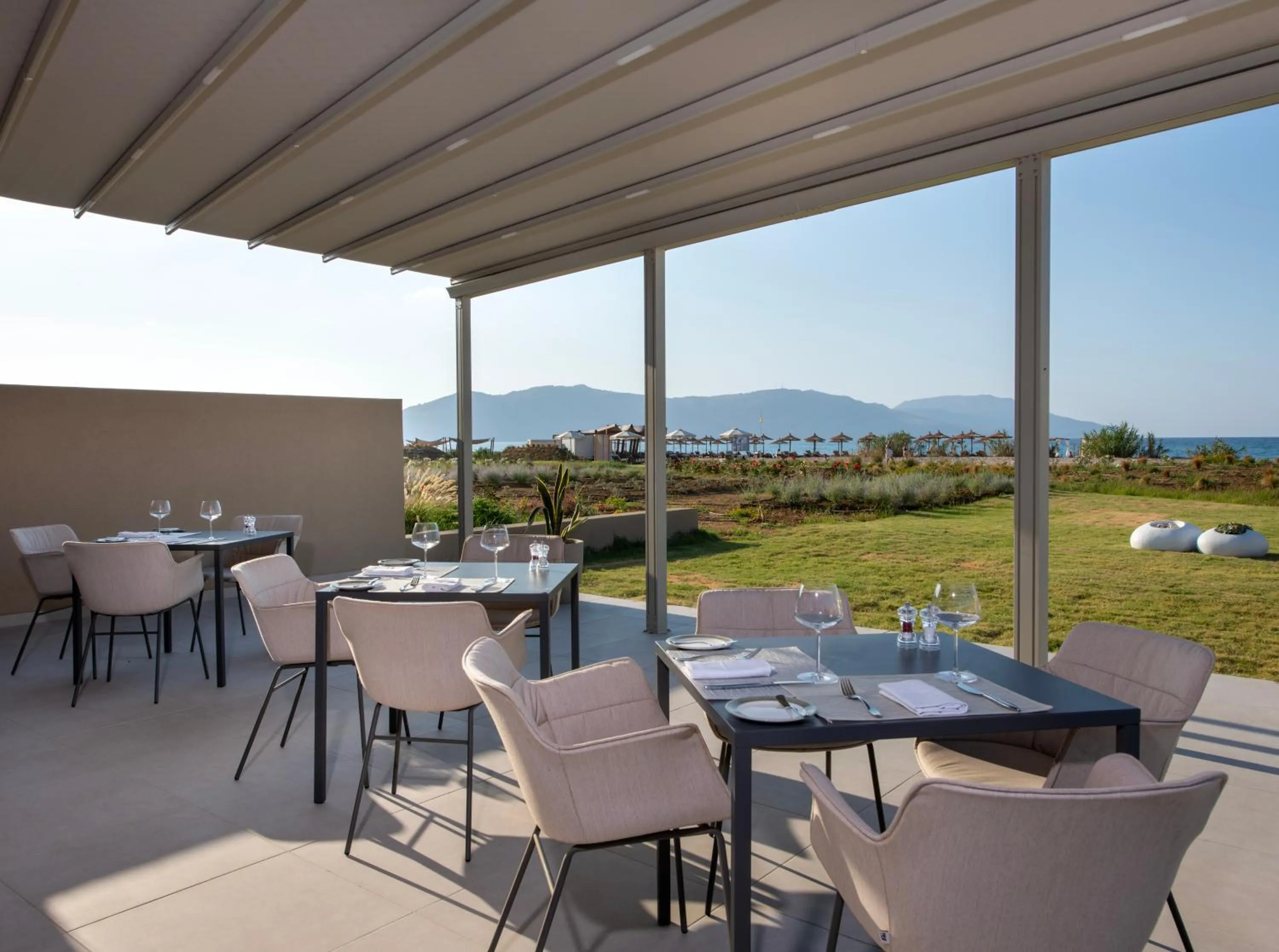 Restaurant/places to eat in Ventale Island Breeze Resort