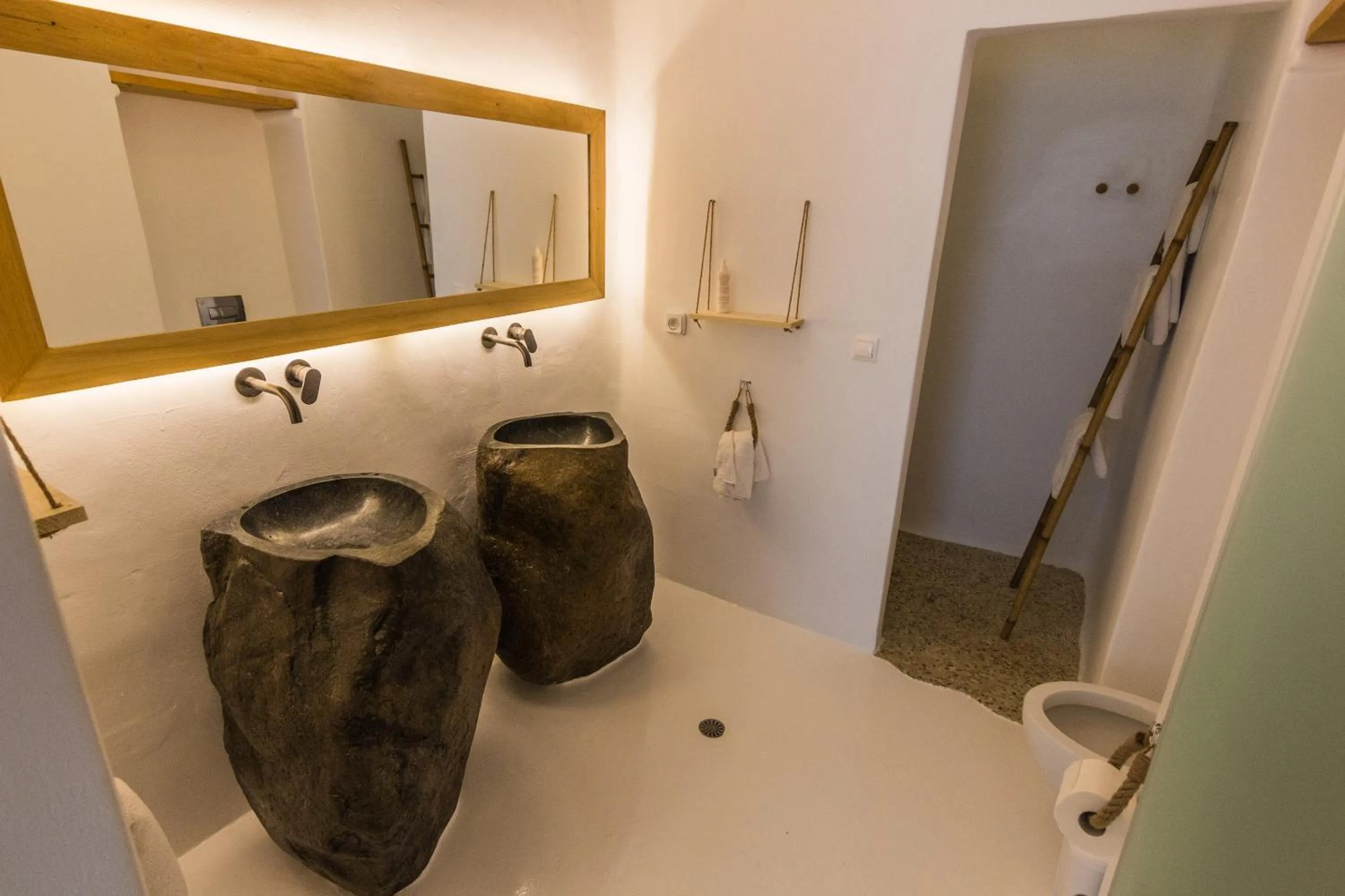 Shower in Salt Suites Milos