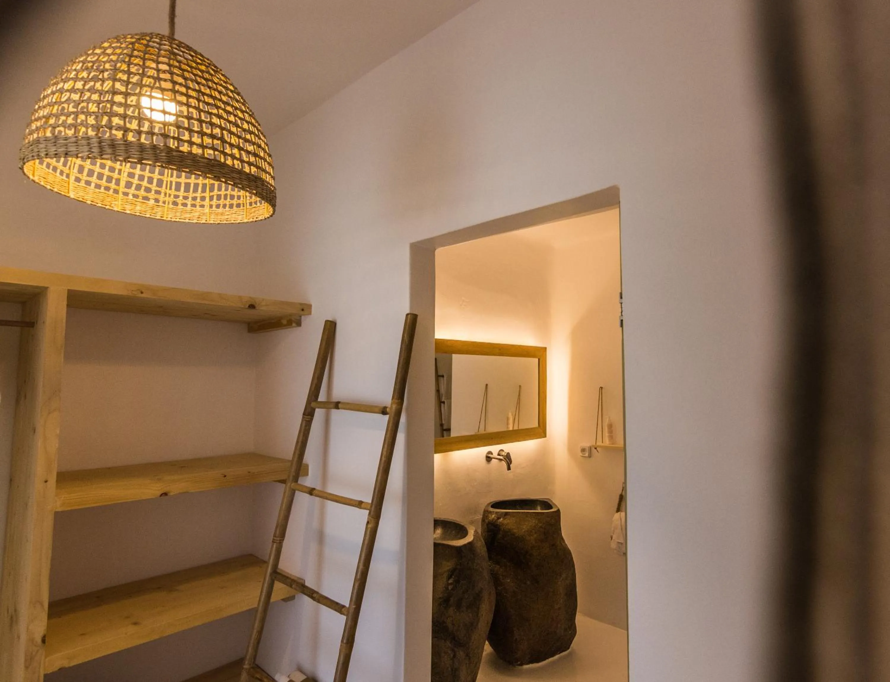 Bathroom, Bed in Salt Suites Milos