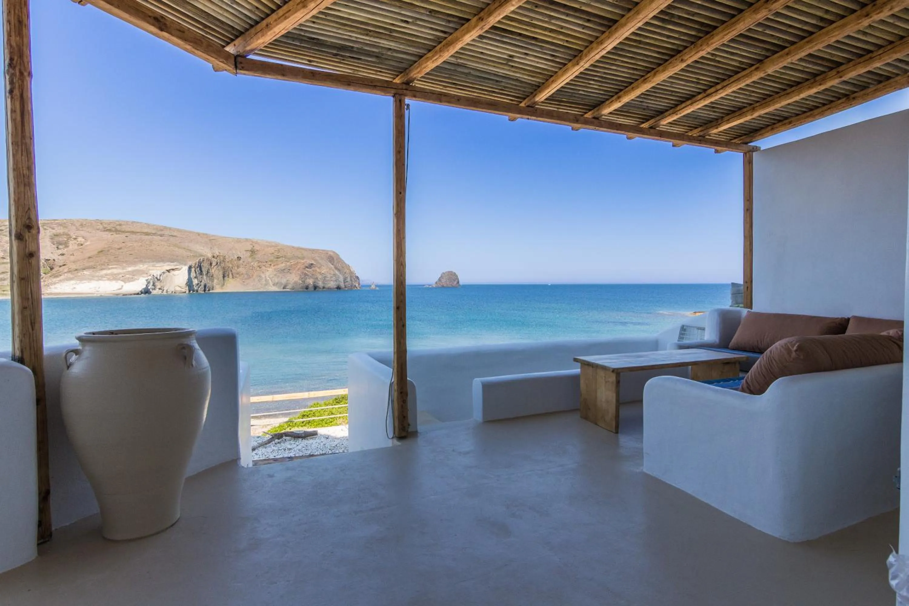 Day in Salt Suites Milos