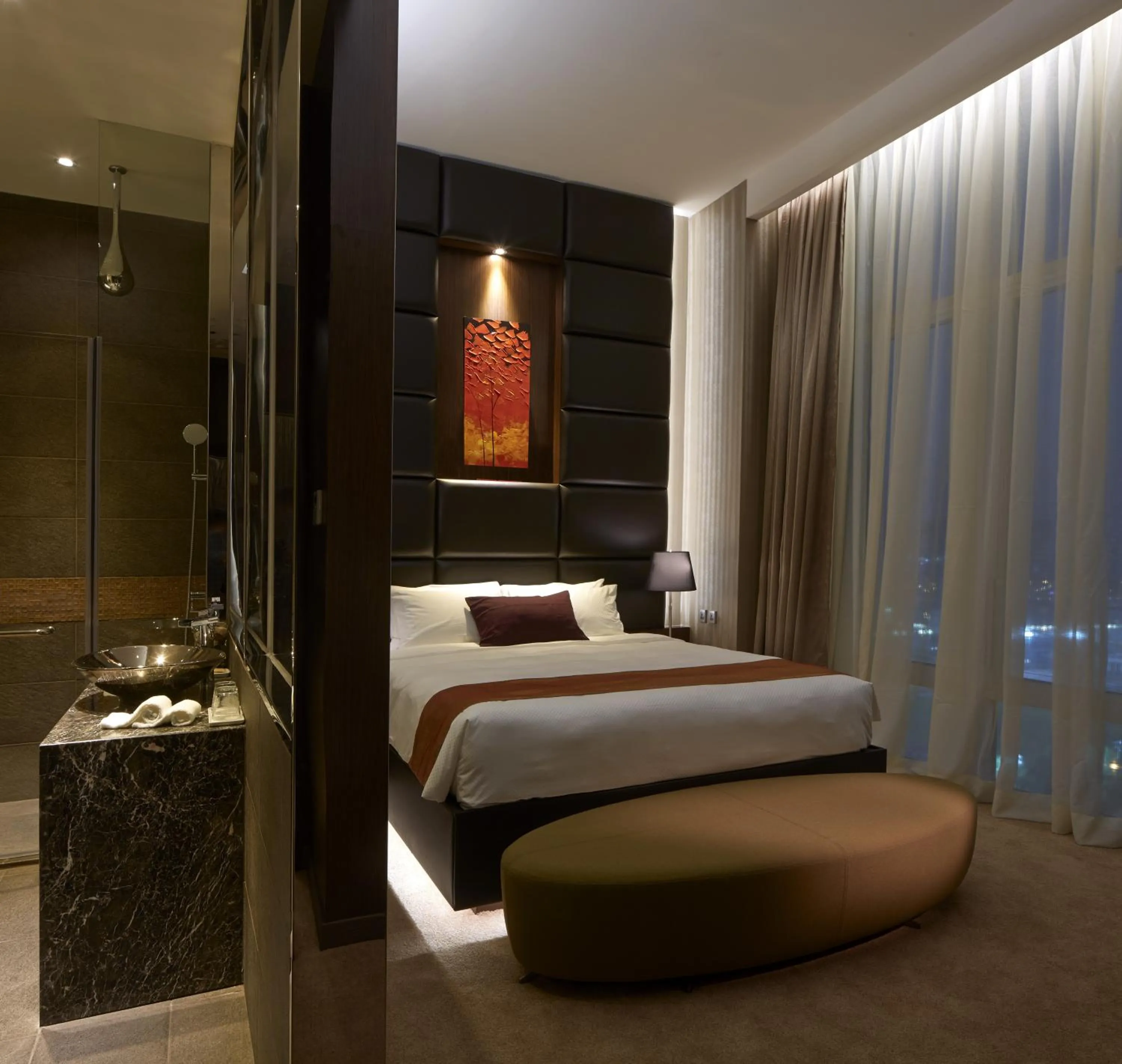 Bedroom, Bed in Gloucester Hotel