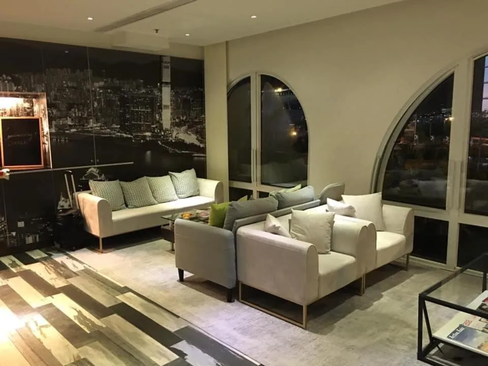 Seating Area in Gloucester Hotel