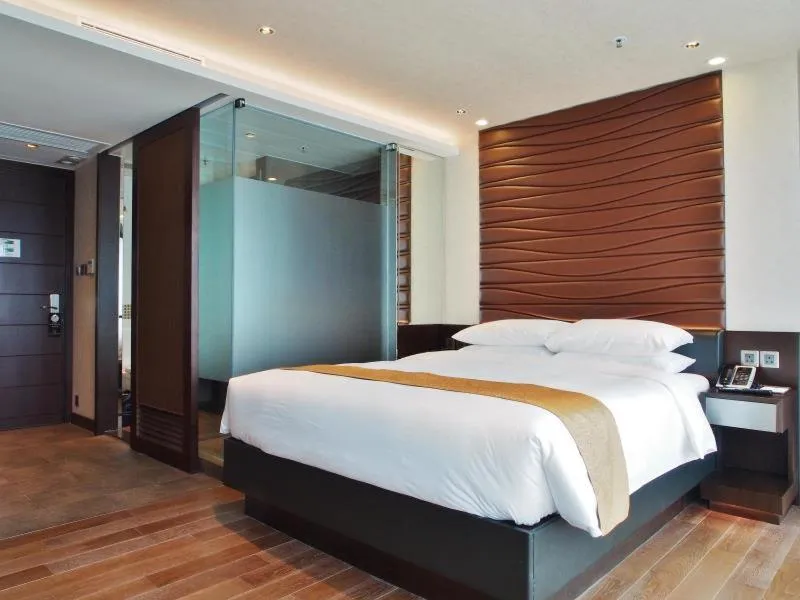 Bed in Gloucester Hotel