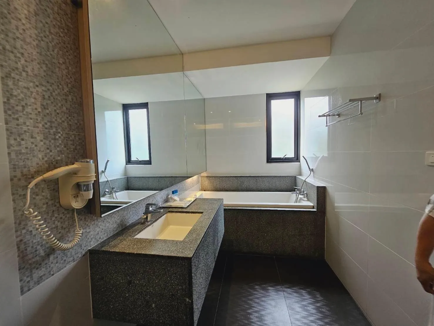 Bathroom, Bed in Du Talay Hotel Koh Chang