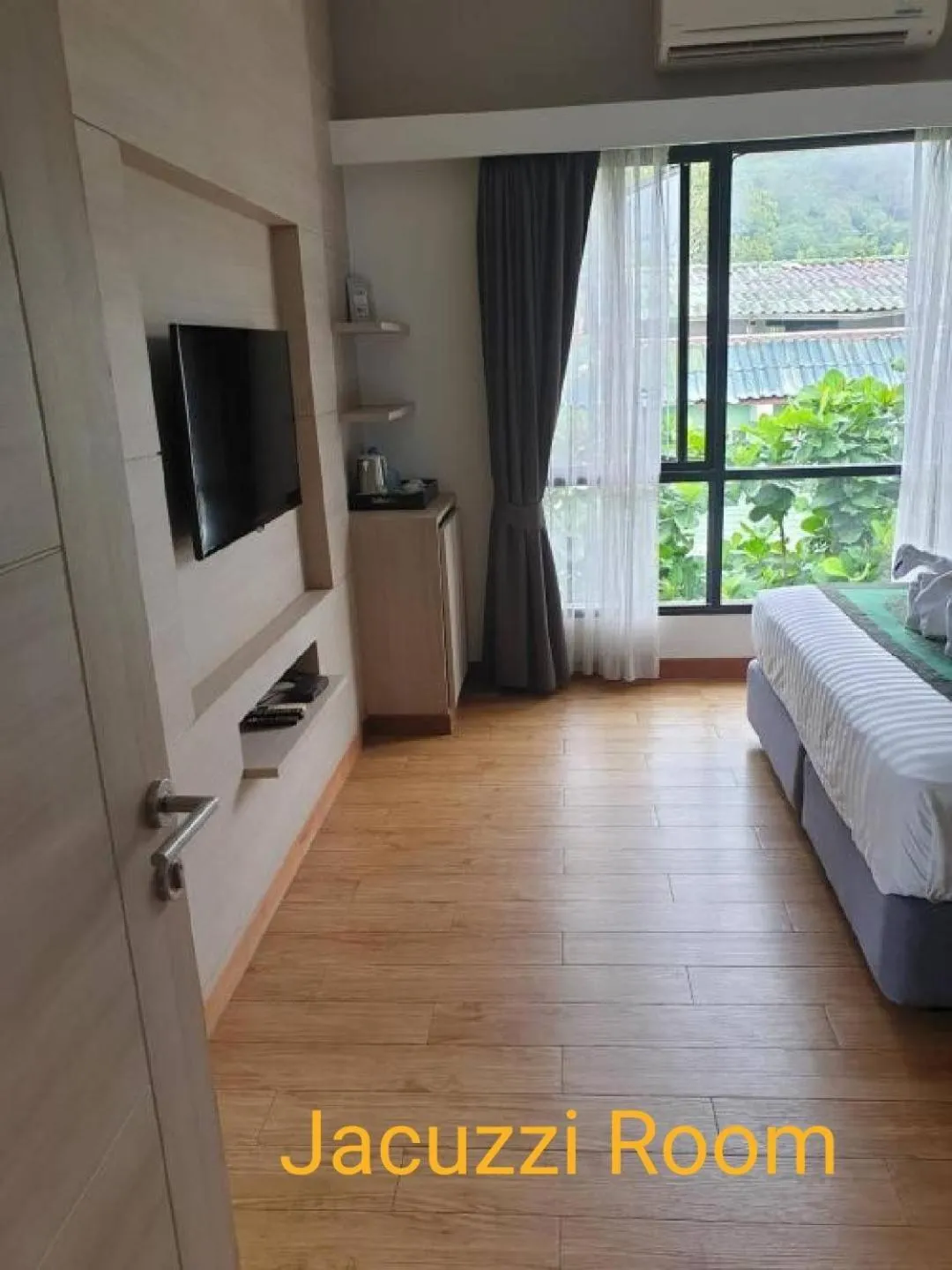 TV and multimedia, Bed in Du Talay Hotel Koh Chang