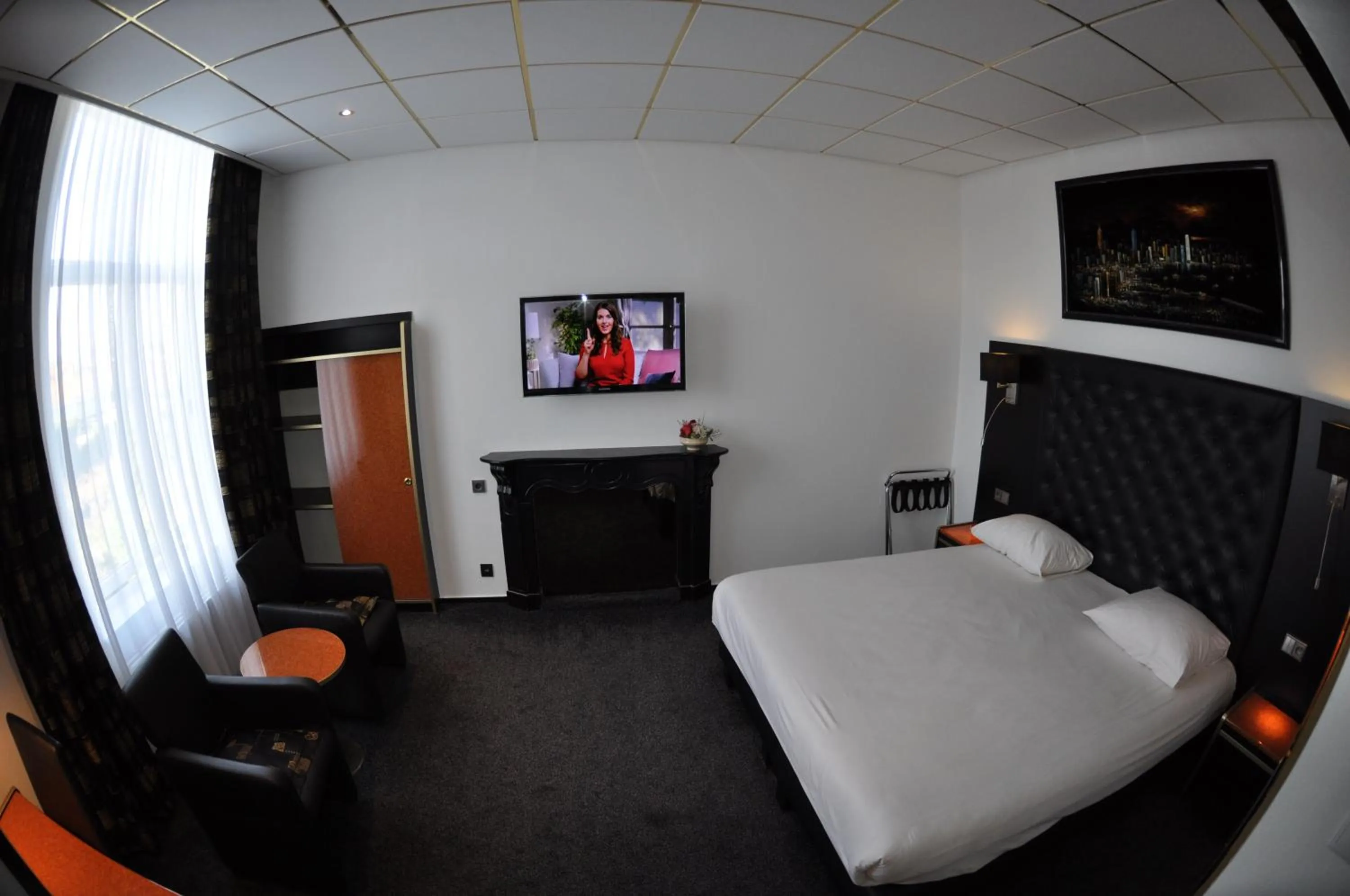 Bed in Hotel Le Beau Rivage