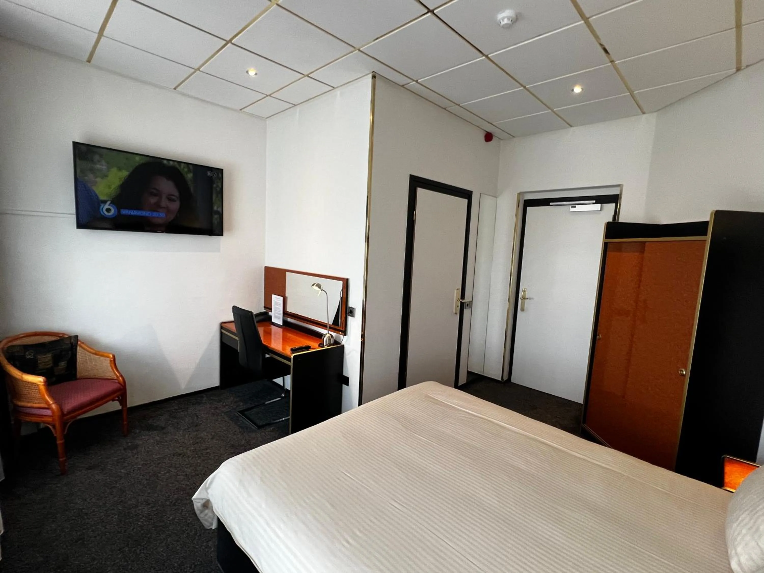 Bed in Hotel Le Beau Rivage