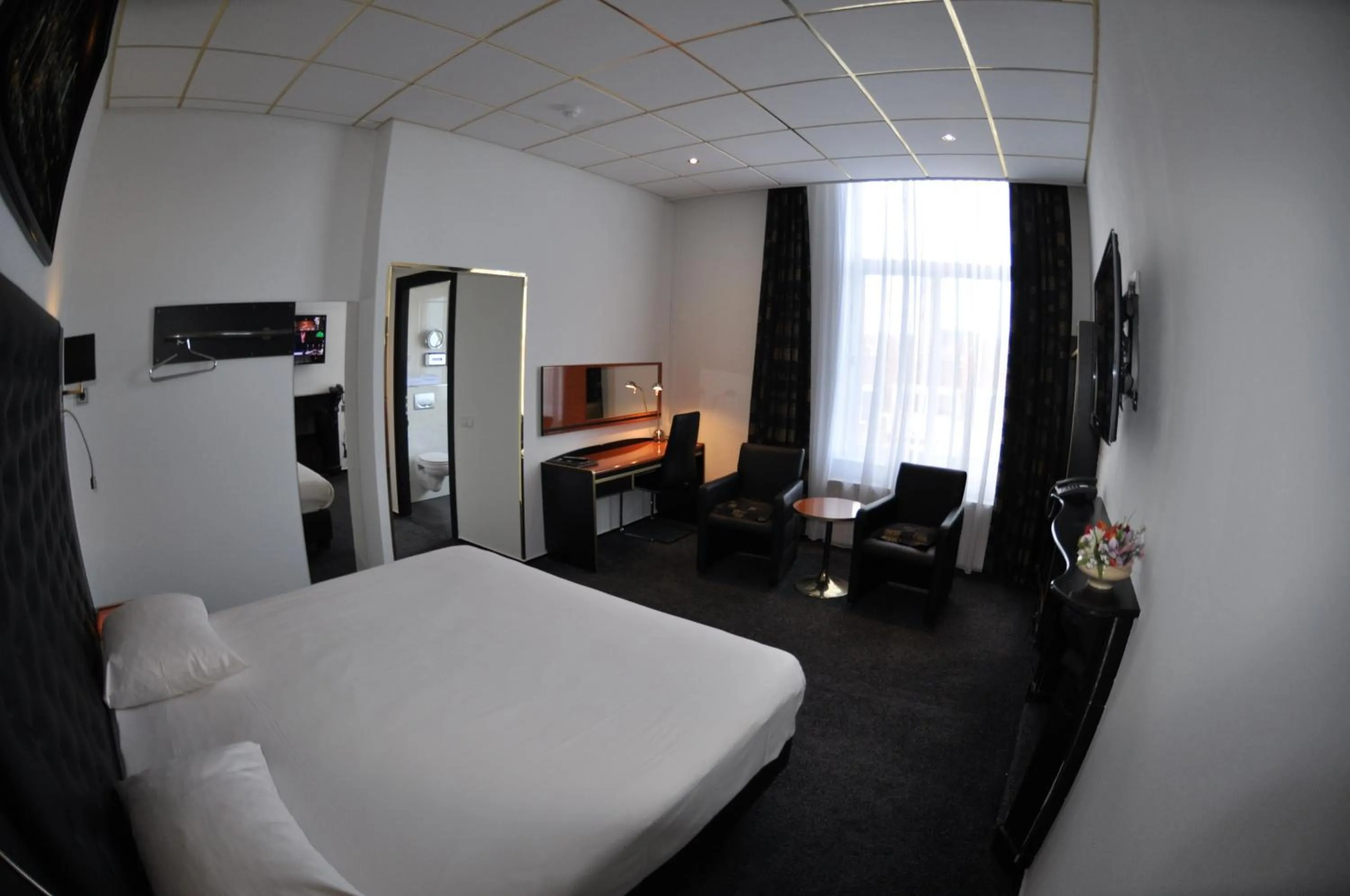 Bed in Hotel Le Beau Rivage